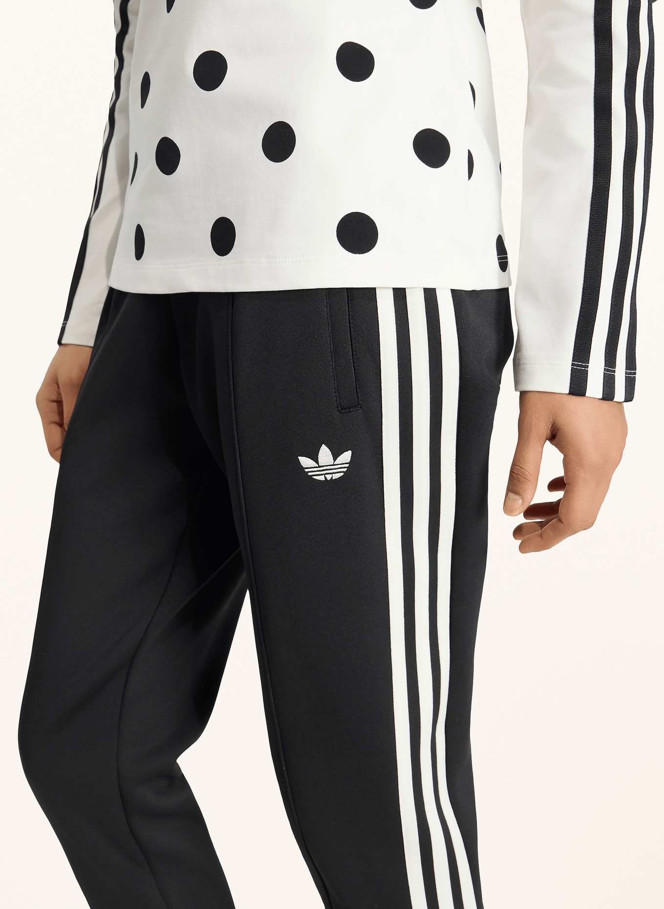 adidas Originals 3/4 kalhoty SUPERSTAR s pruhy: ČERNÁ / BÍLÁ