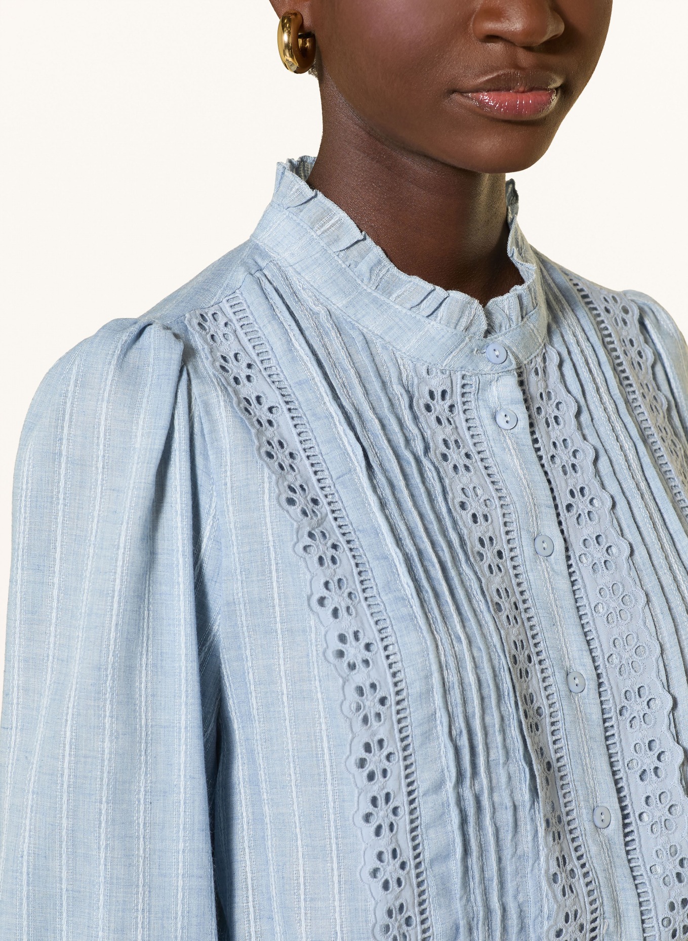 lollys laundry Bluse ARIELLL mit Rüschen und Lochspitze: HELLBLAU