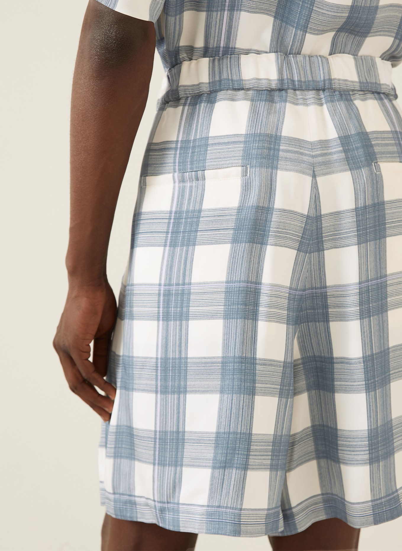 JIL SANDER Relaxed Fit Shorts: BLUE / ECRU