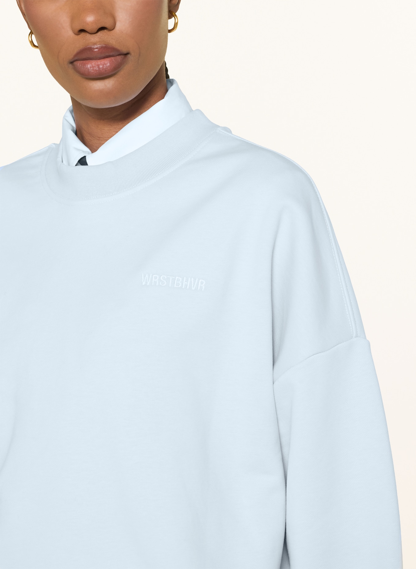 WRSTBHVR Sweatshirt NENI V2: LICHTBLAUW