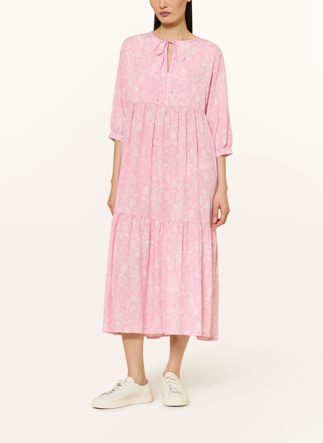 Juvia Sukienka MALOU z rękawami 3/4: RÓŻOWY / BIAŁY