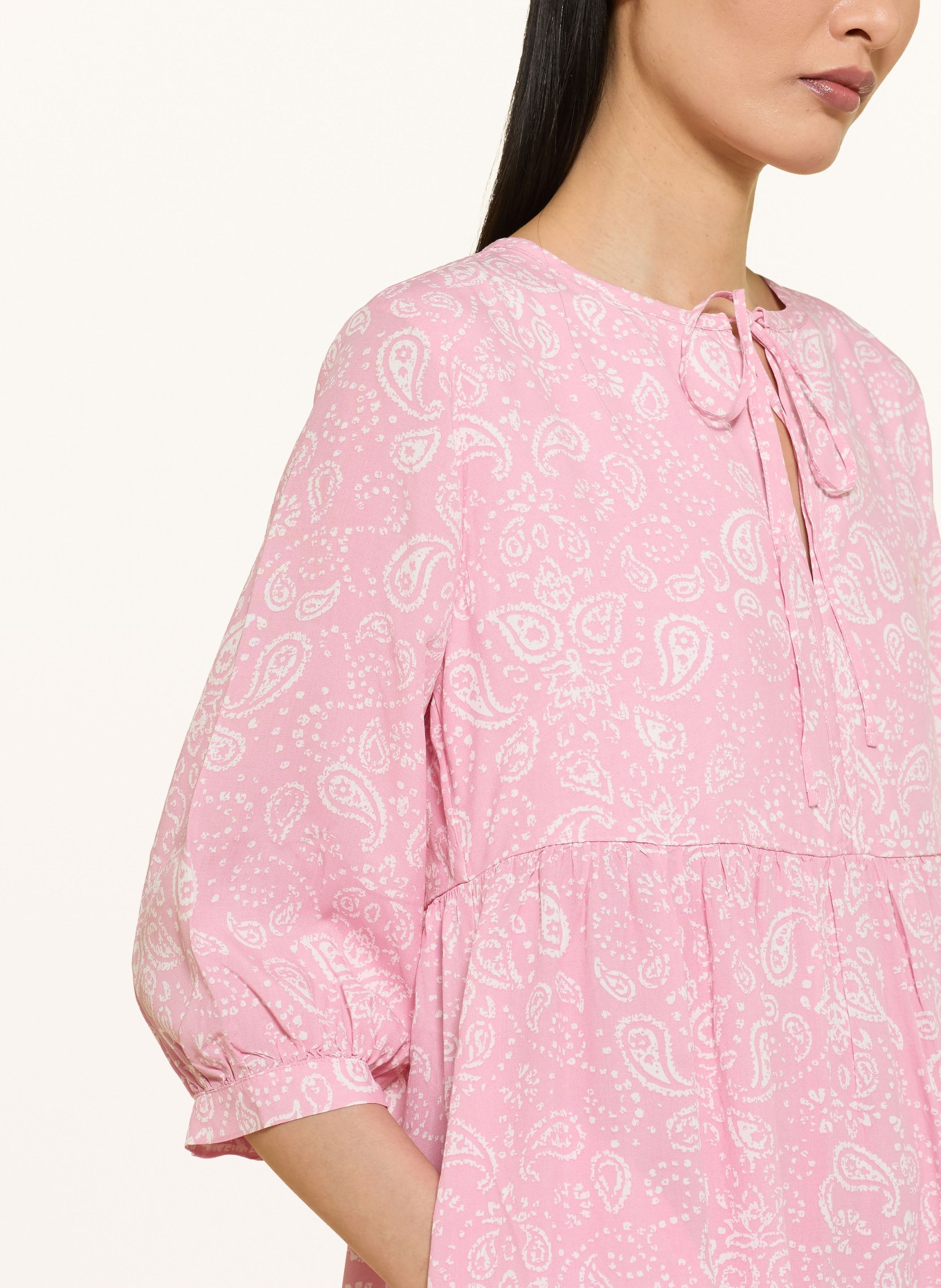 Juvia Sukienka MALOU z rękawami 3/4: RÓŻOWY / BIAŁY