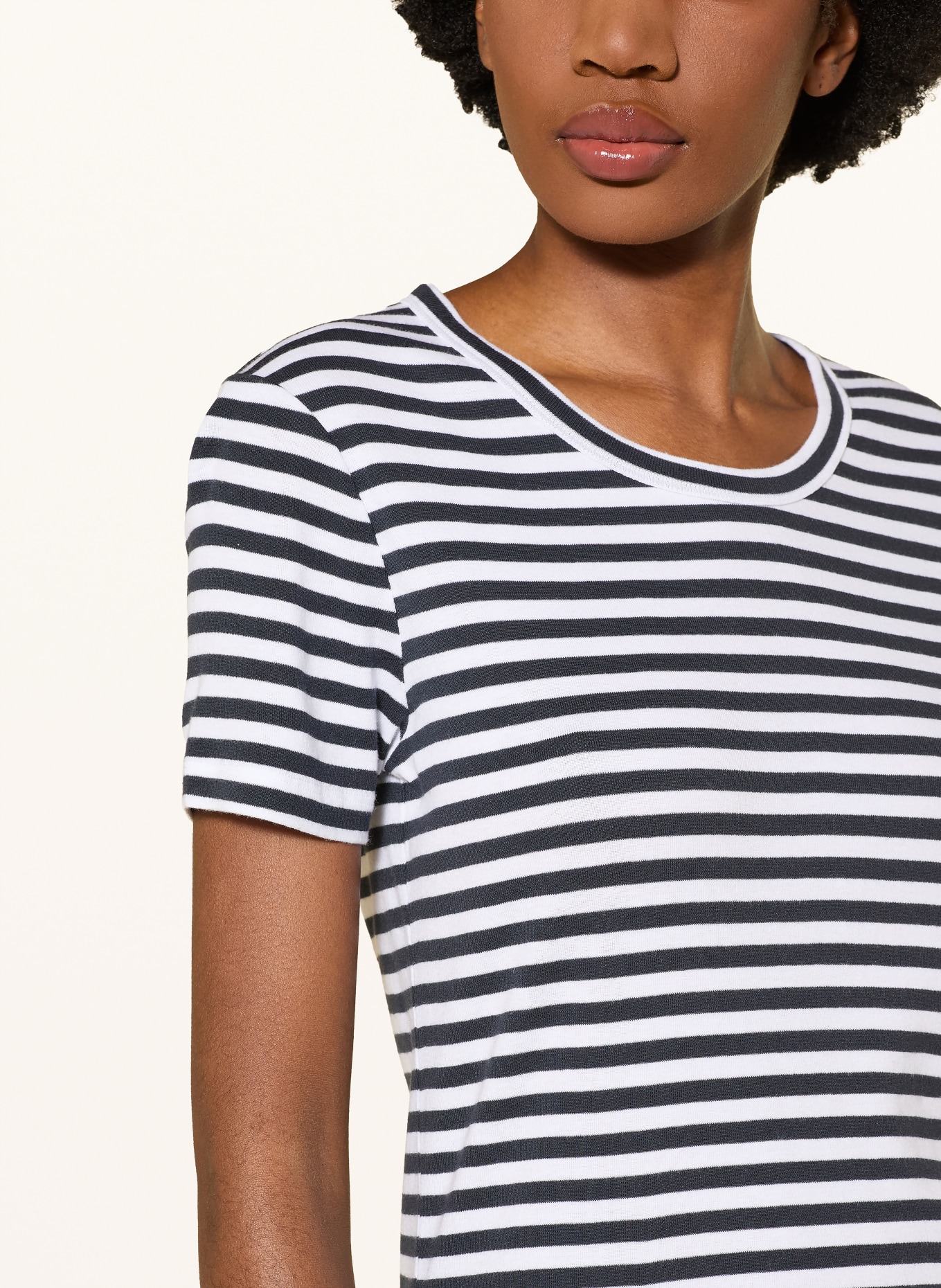 Juvia T-Shirt ANDA: WEISS / DUNKELBLAU