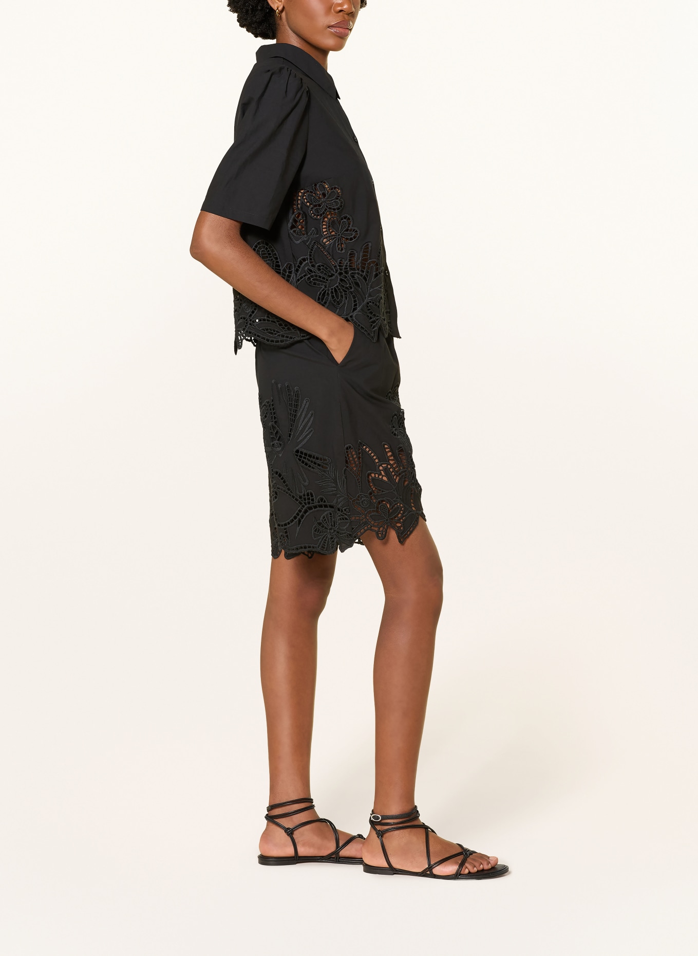 RIANI Bermuda à dentelle ajourée: NOIR