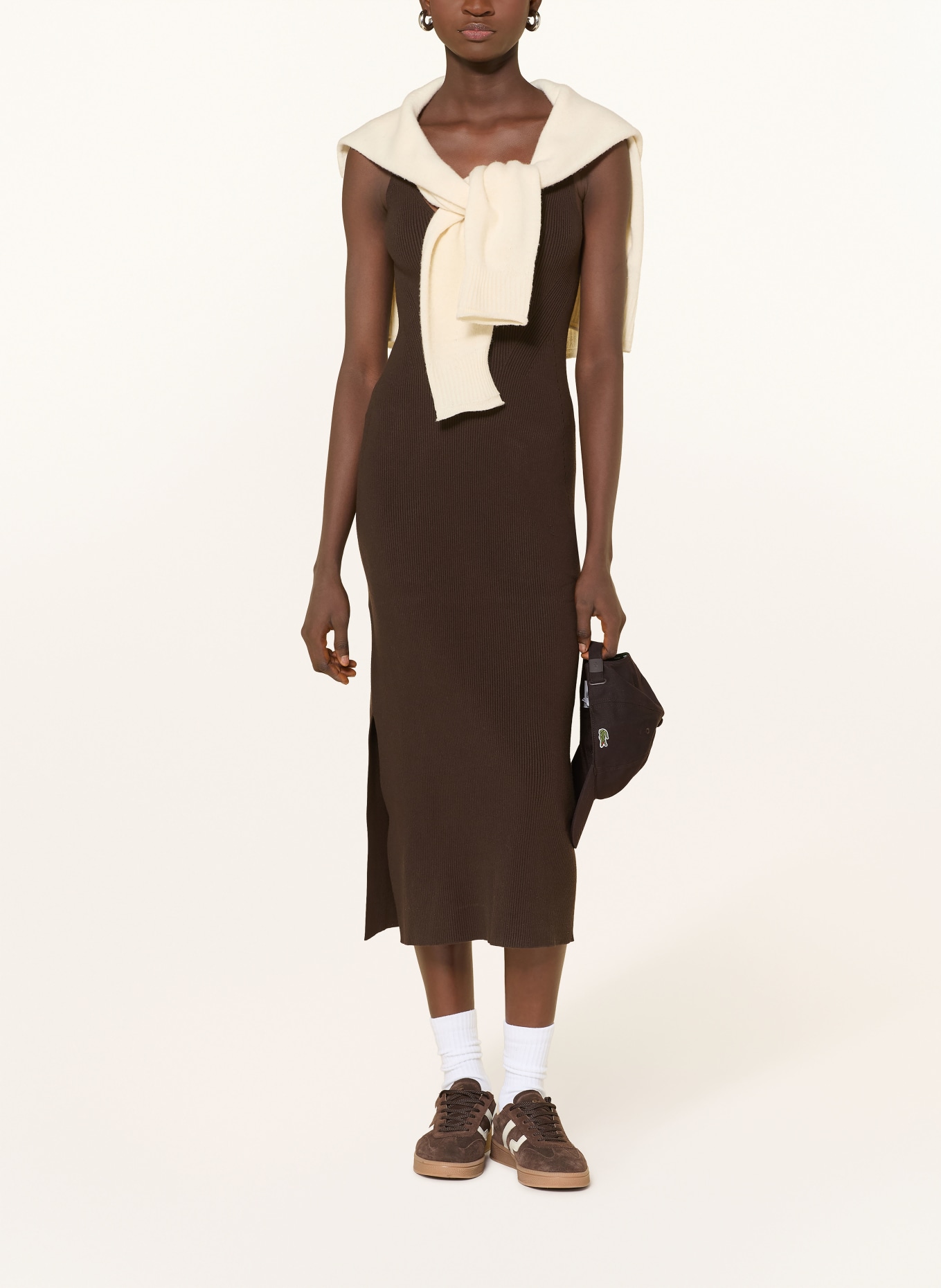 LACOSTE pletené šaty: TMAVĚ HNĚDÁ