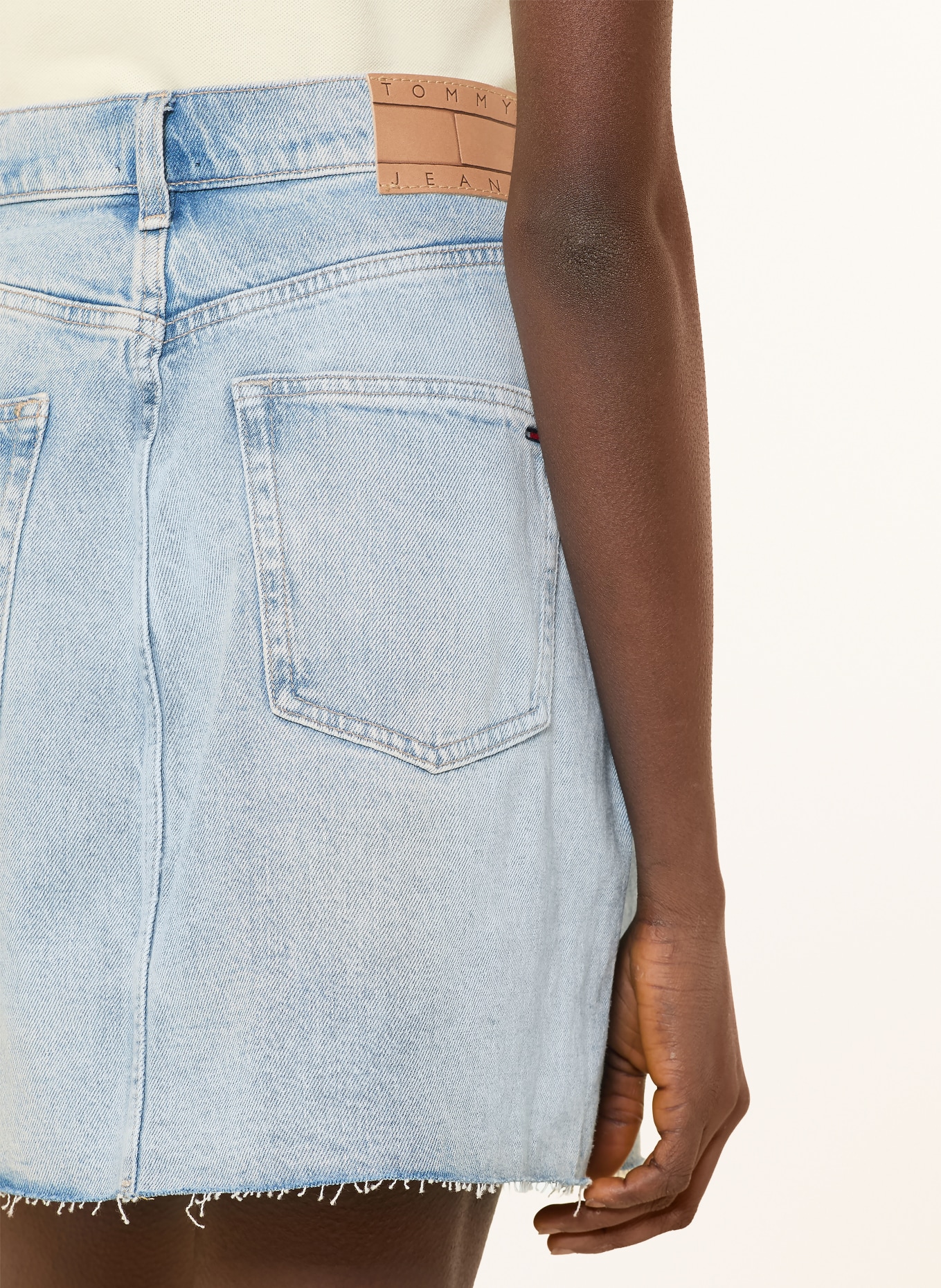 TOMMY JEANS jupe en jean: BLEU CLAIR