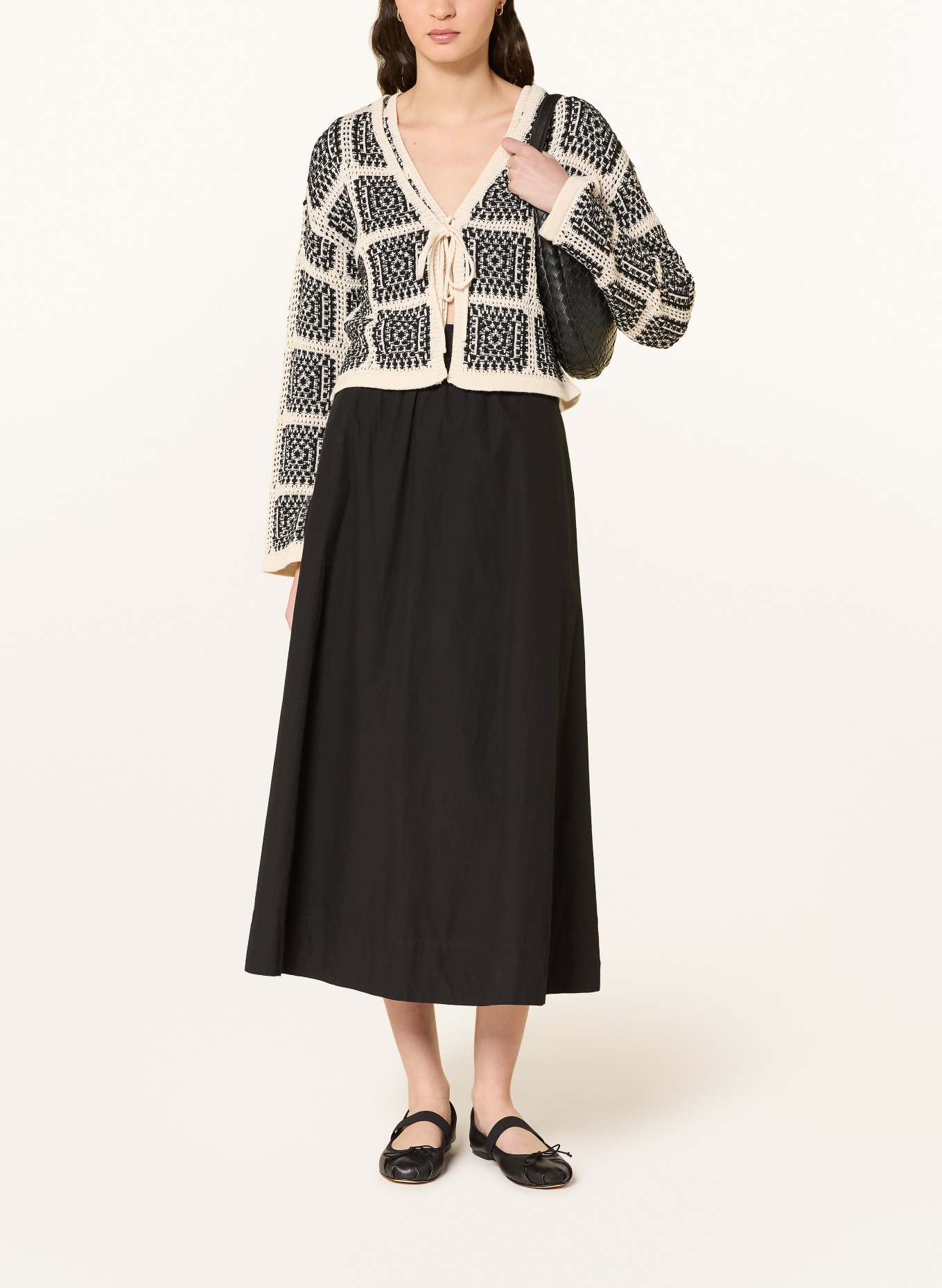 ONLY Strickjacke: SCHWARZ / WEISS