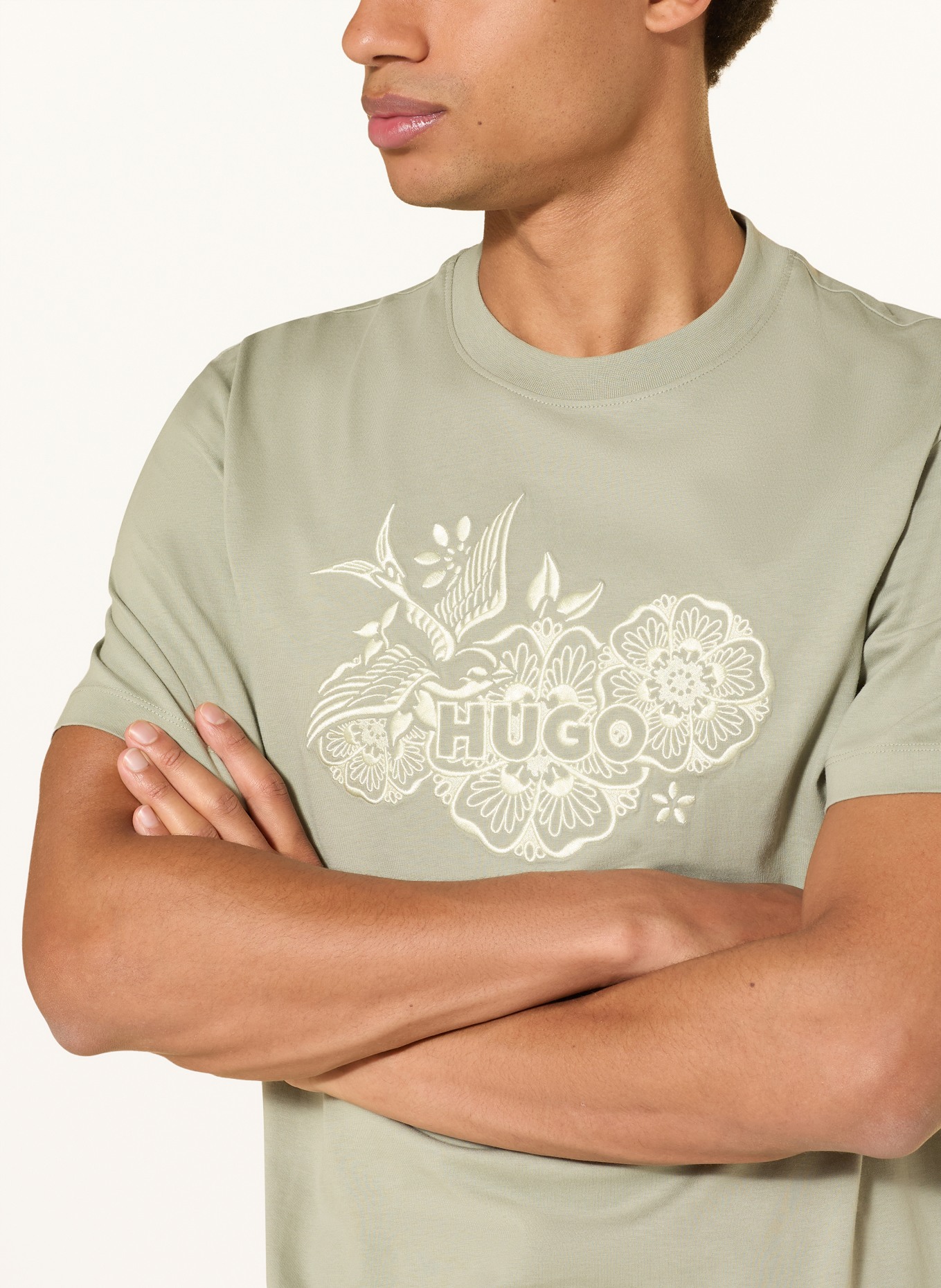 HUGO T-shirt DANGEN: LICHTGROEN / CRÈME
