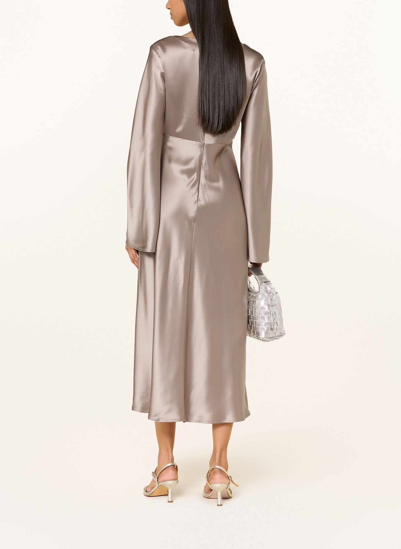 MALINA Satijnen jurk CAROLINA: TAUPE