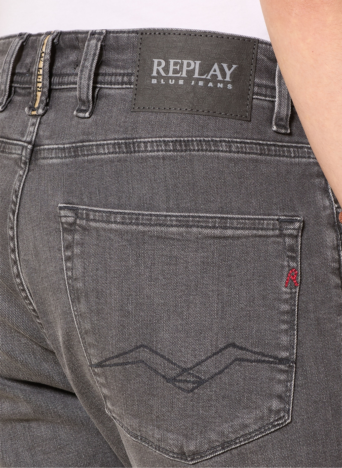 REPLAY Jeansshort met taps toelopende pasvorm: 097 DARK GREY