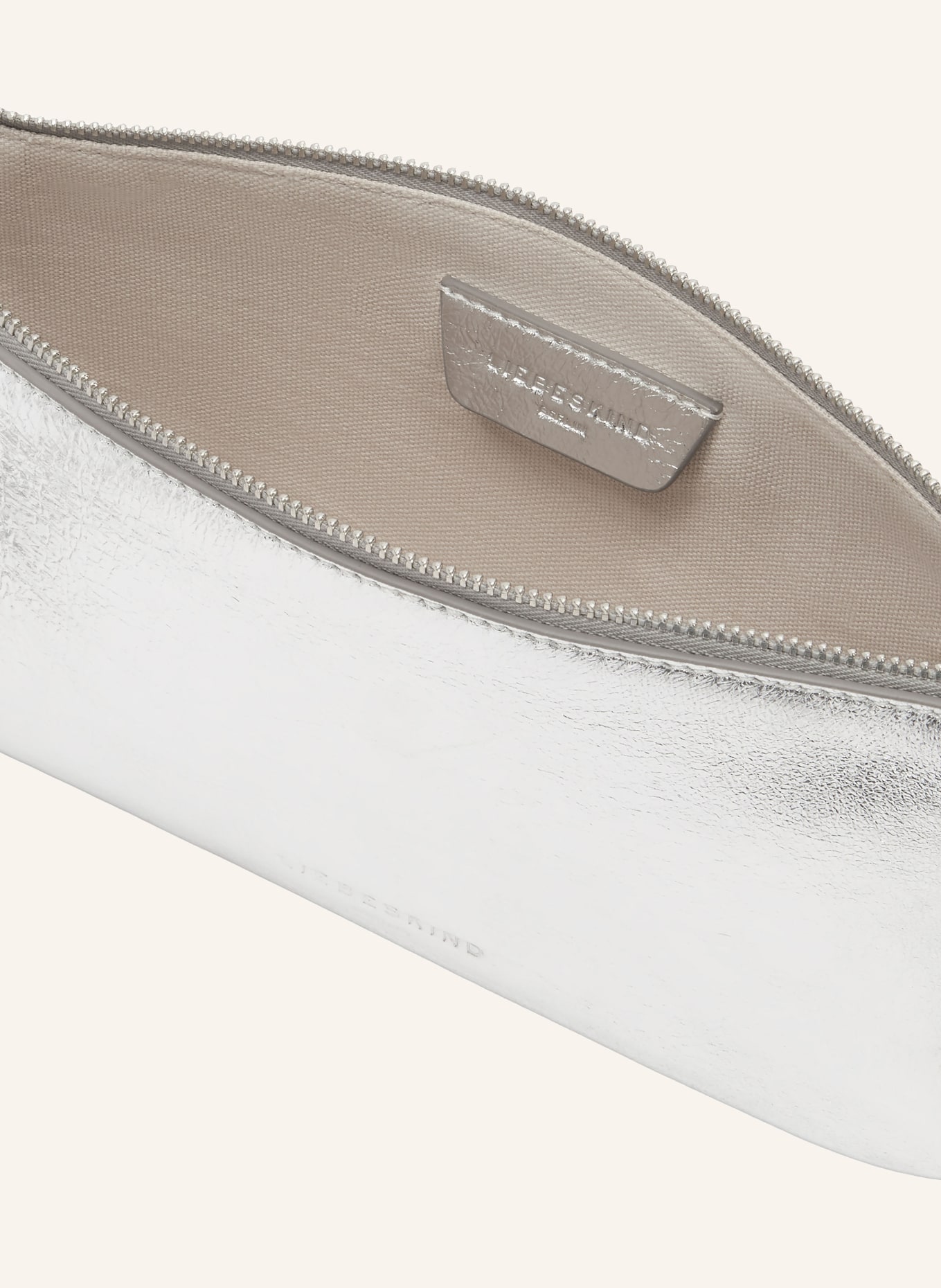 LIEBESKIND Schultertasche RYKER SMALL: SILBER