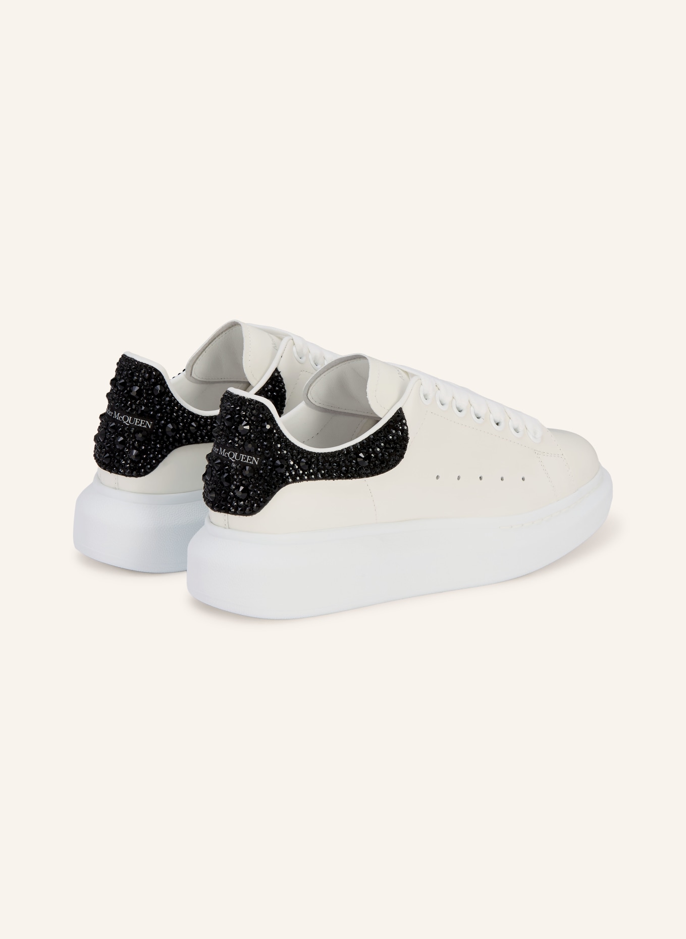 McQUEEN Sneaker mit Schmucksteinen: WEISS / SCHWARZ