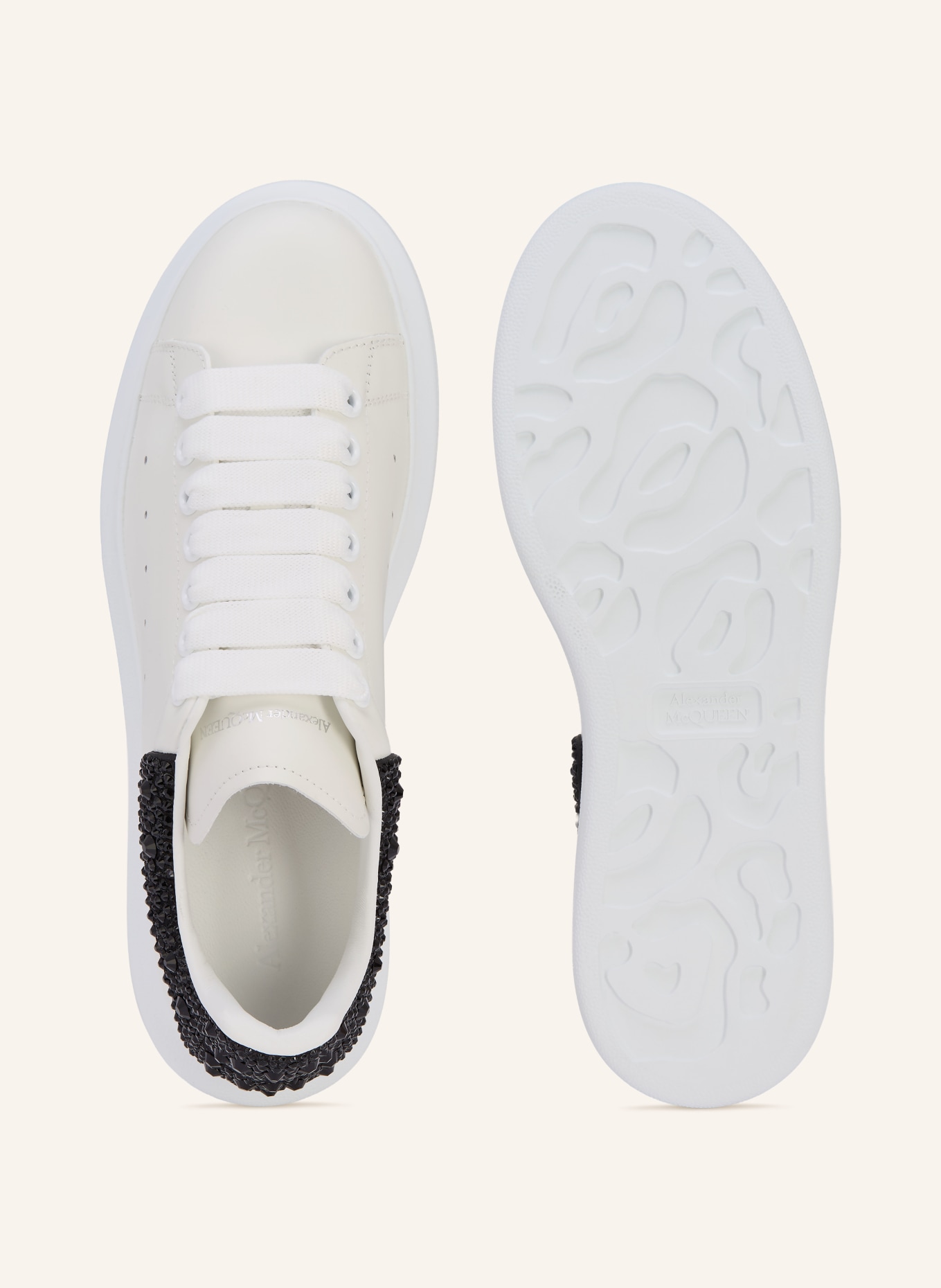 McQUEEN Sneaker mit Schmucksteinen: WEISS / SCHWARZ