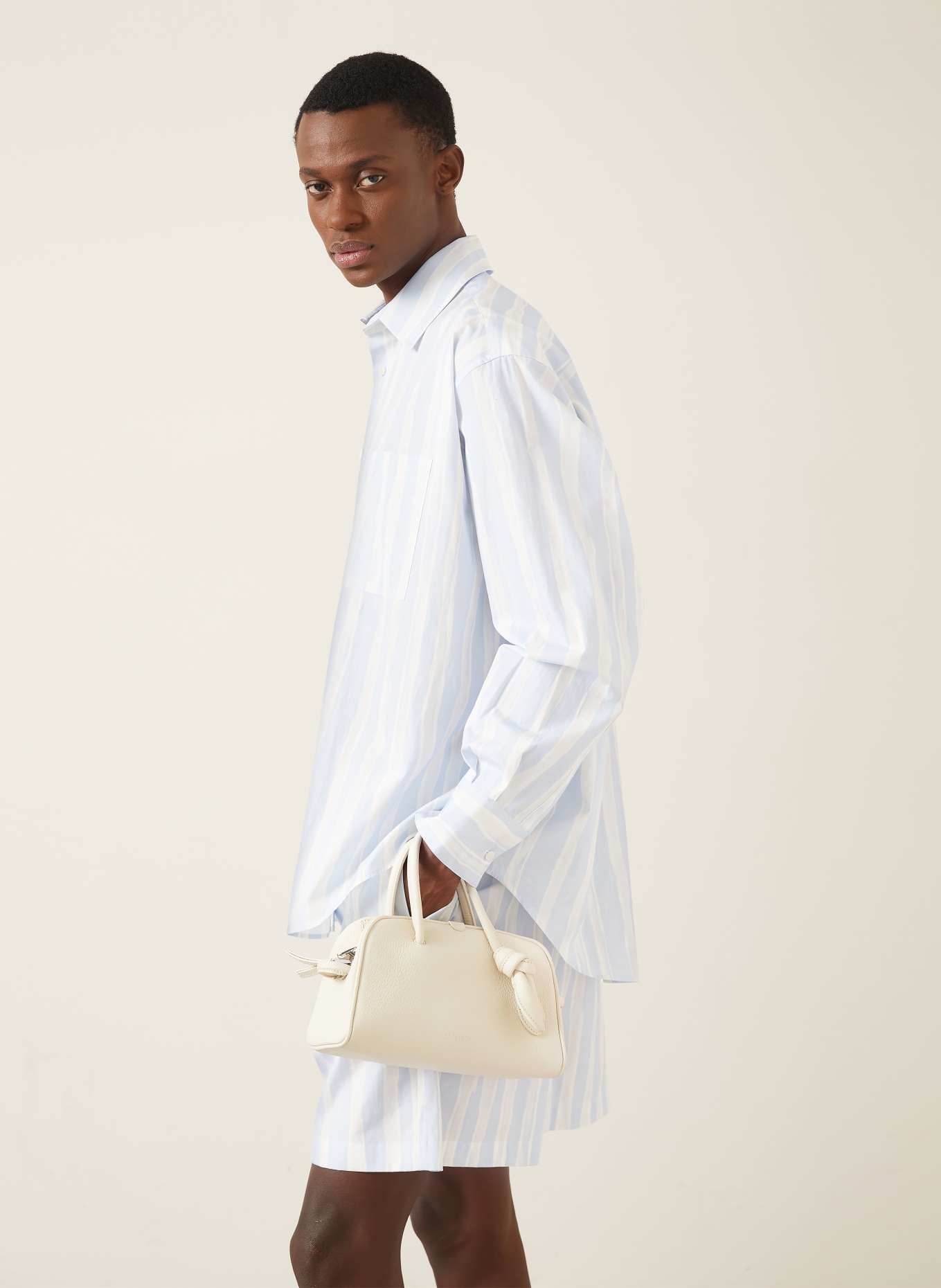 JACQUEMUS Shorts LE SHORT CALECON: HELLBLAU / WEISS