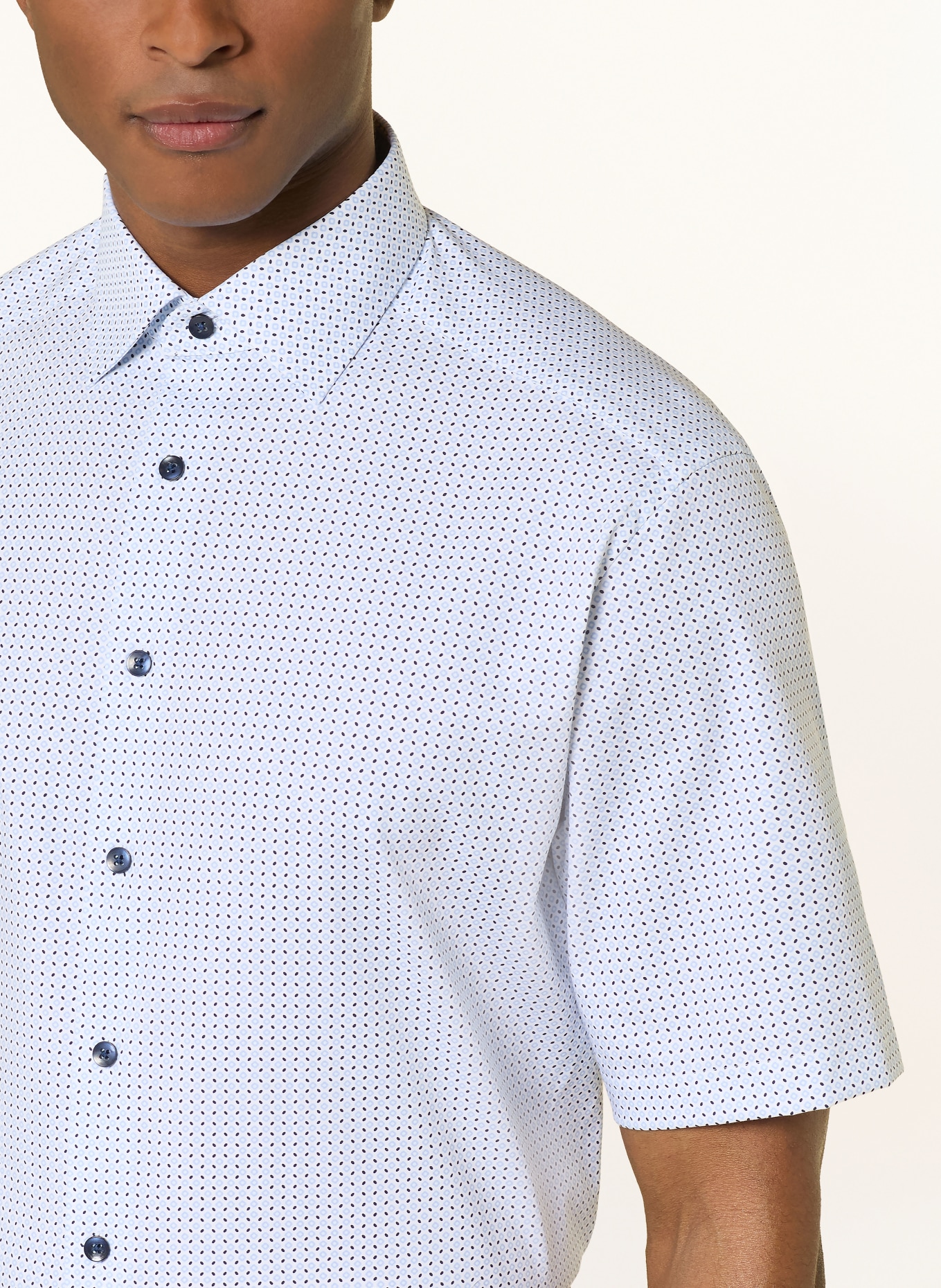 OLYMP Kurzarm-Hemd Luxor comfort fit: WEISS / HELLBLAU / SCHWARZ