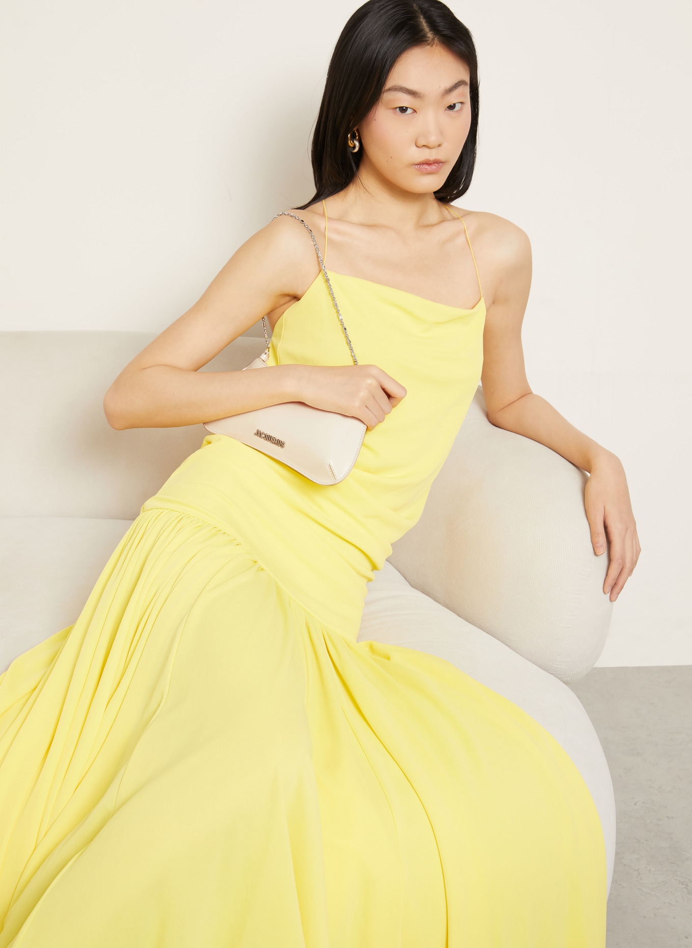 JACQUEMUS Schoudertas LE PETIT BISOU CHAINE: ECRU / ZILVER