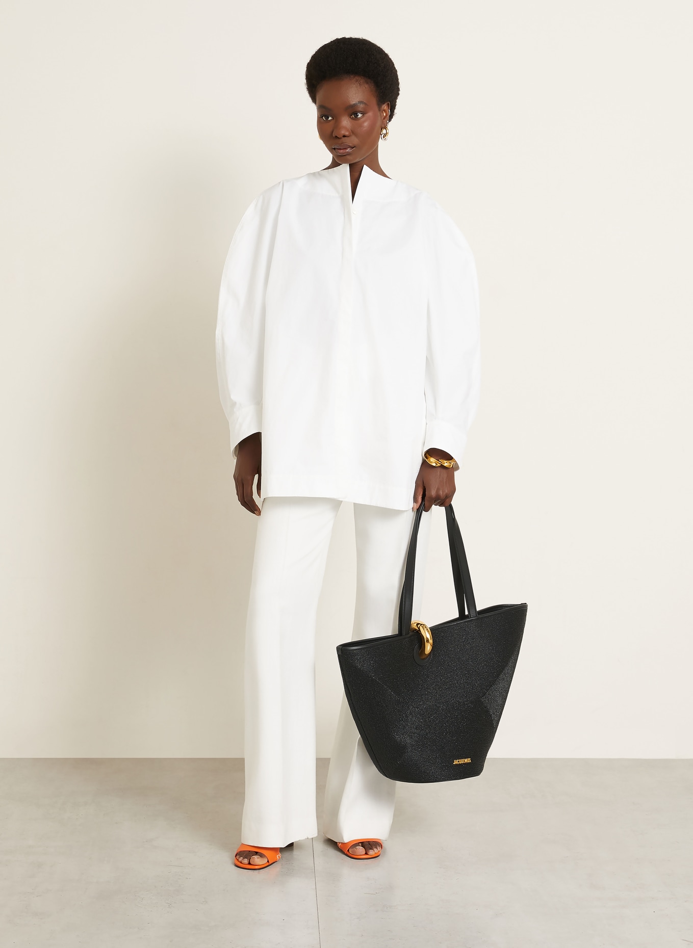 JACQUEMUS Shopper LE BAMBOLA: ZWART / GOUD