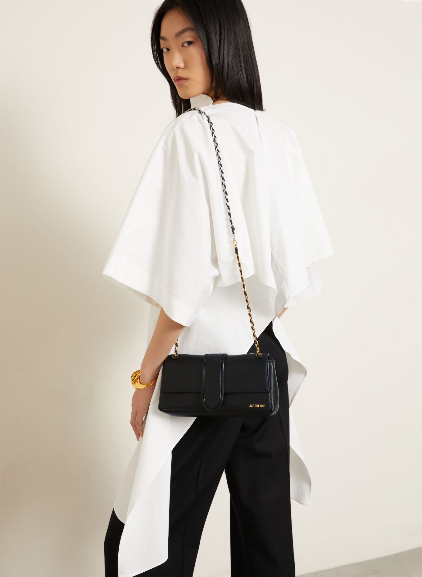 JACQUEMUS Umhängetasche LE BAMBINO CHAINE: SCHWARZ