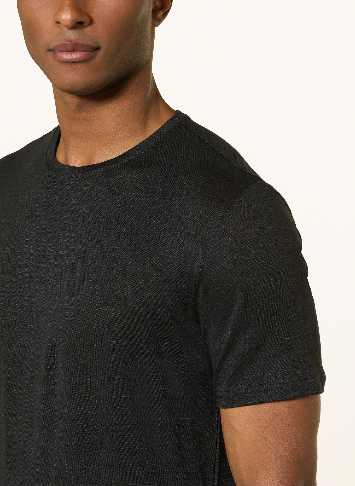 OLYMP T-Shirt aus Leinen: SCHWARZ