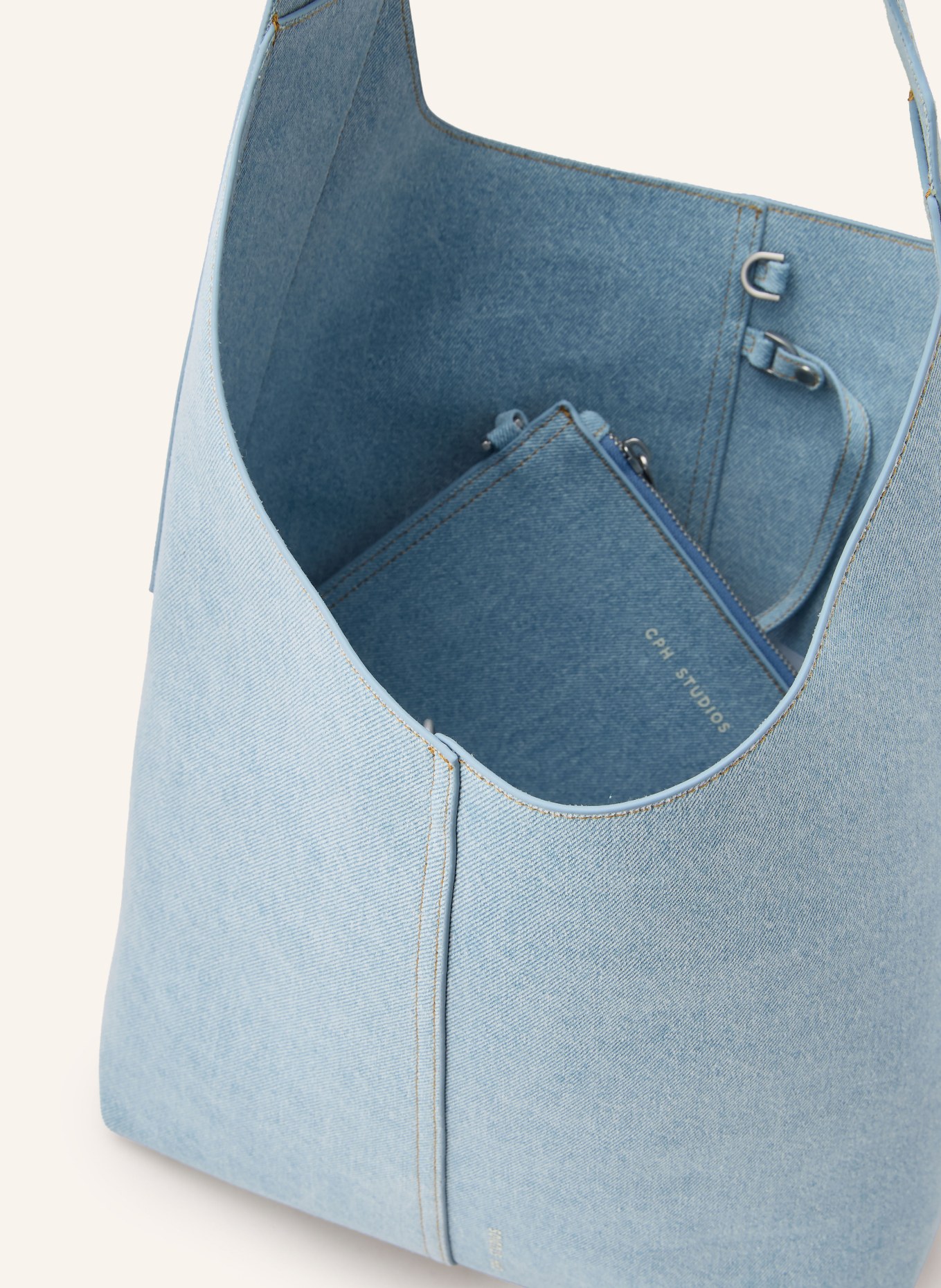 COPENHAGEN STUDIOS Beuteltasche mit Pouch: HELLBLAU / SILBER