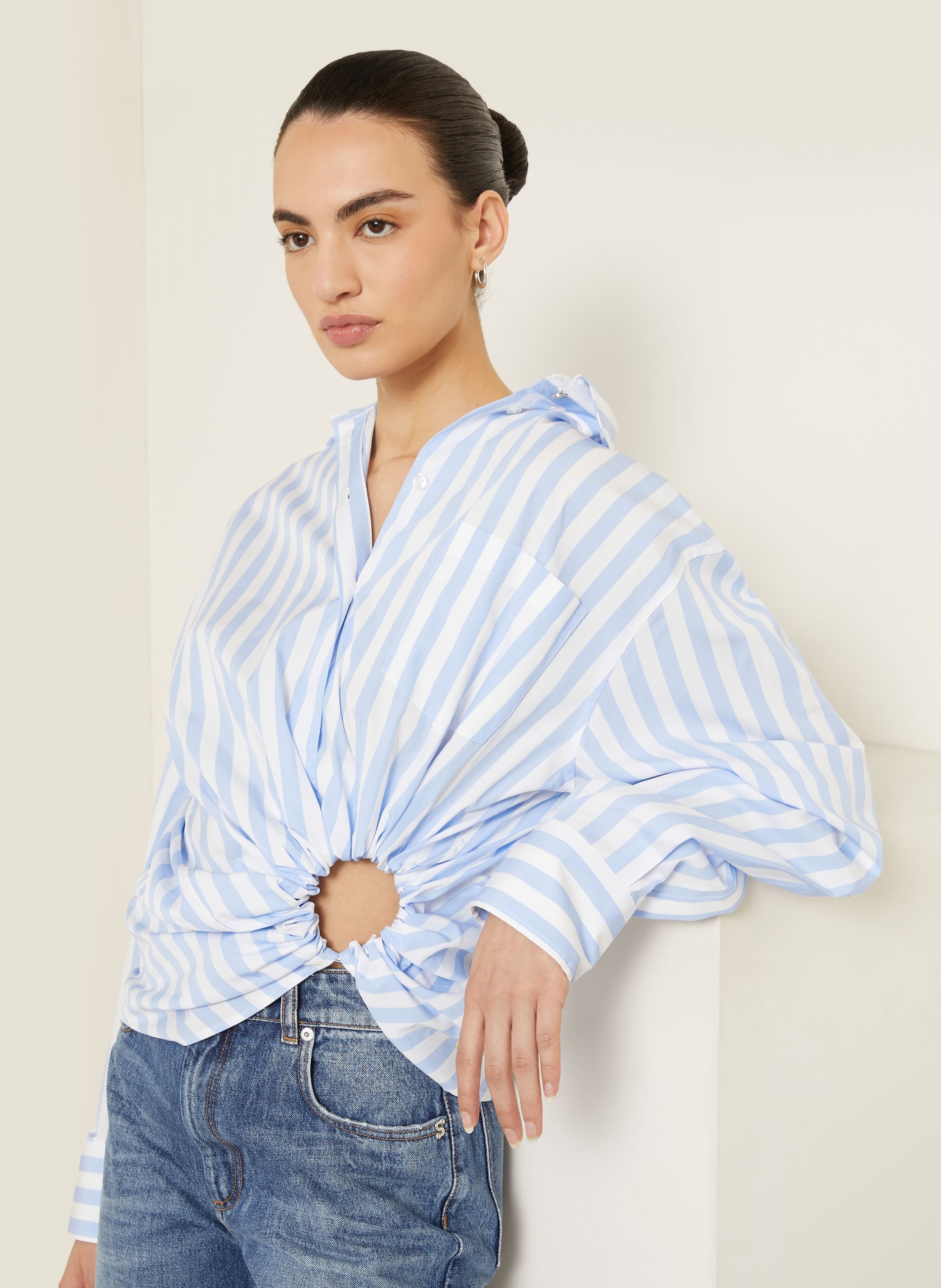 SPORTMAX PALMIZI-blouse met uitsnijding: WIT / LICHTBLAUW