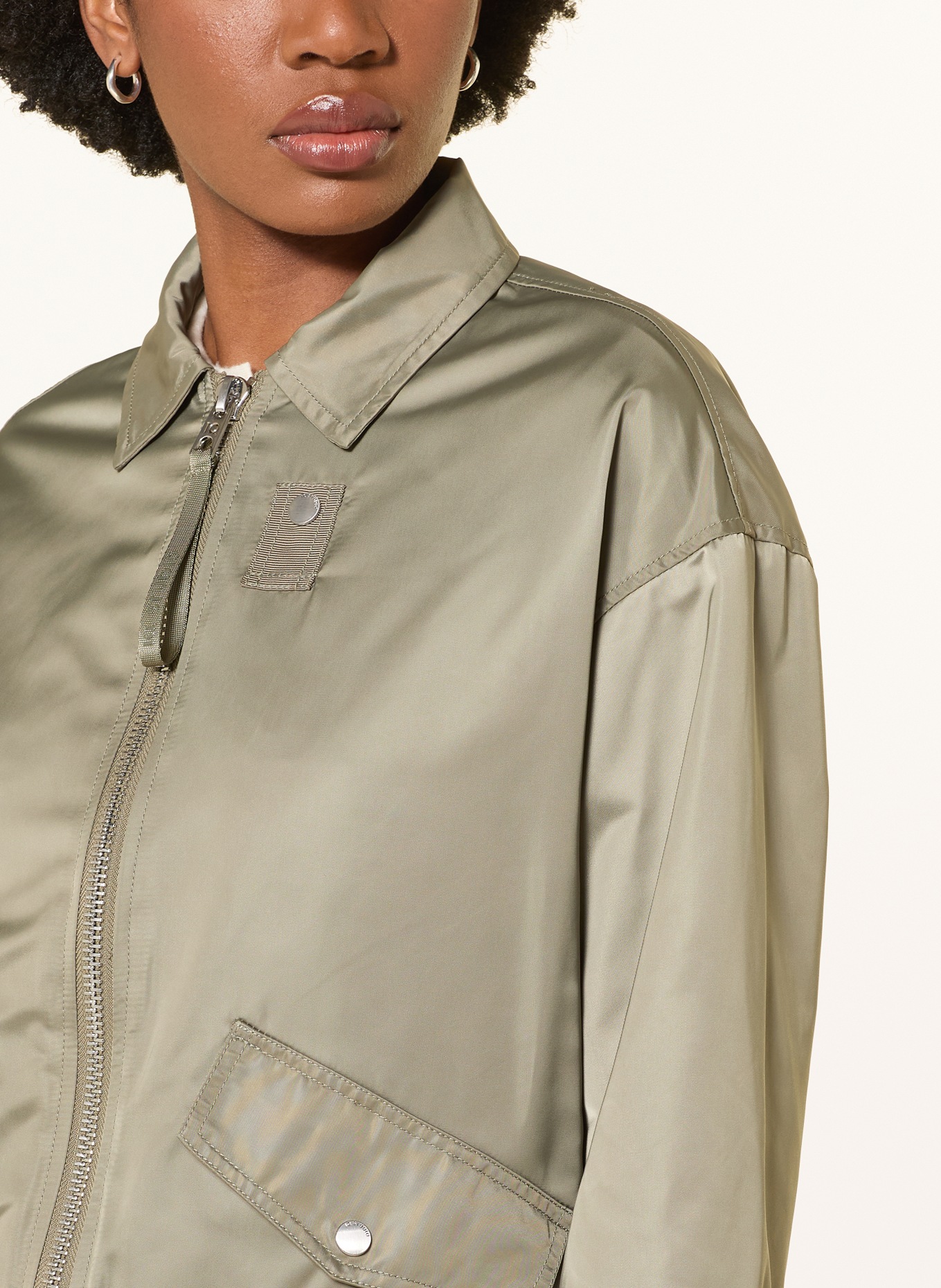 IQ STUDIO Satinblouson: KHAKI