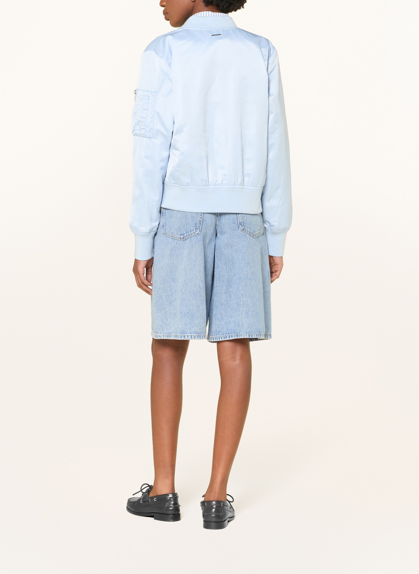 IQ STUDIO Satinblouson: HELLBLAU