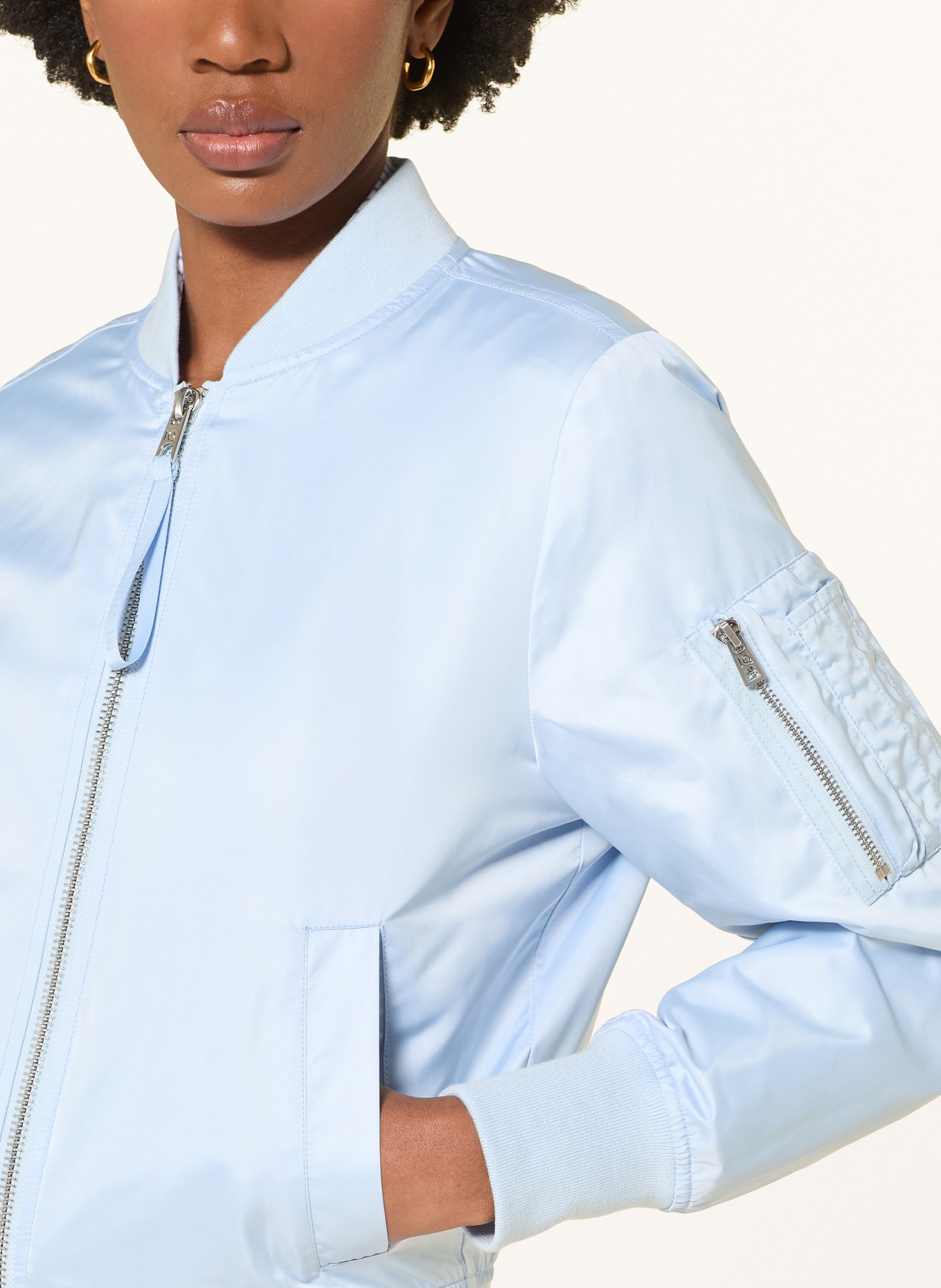 IQ STUDIO Satinblouson: HELLBLAU