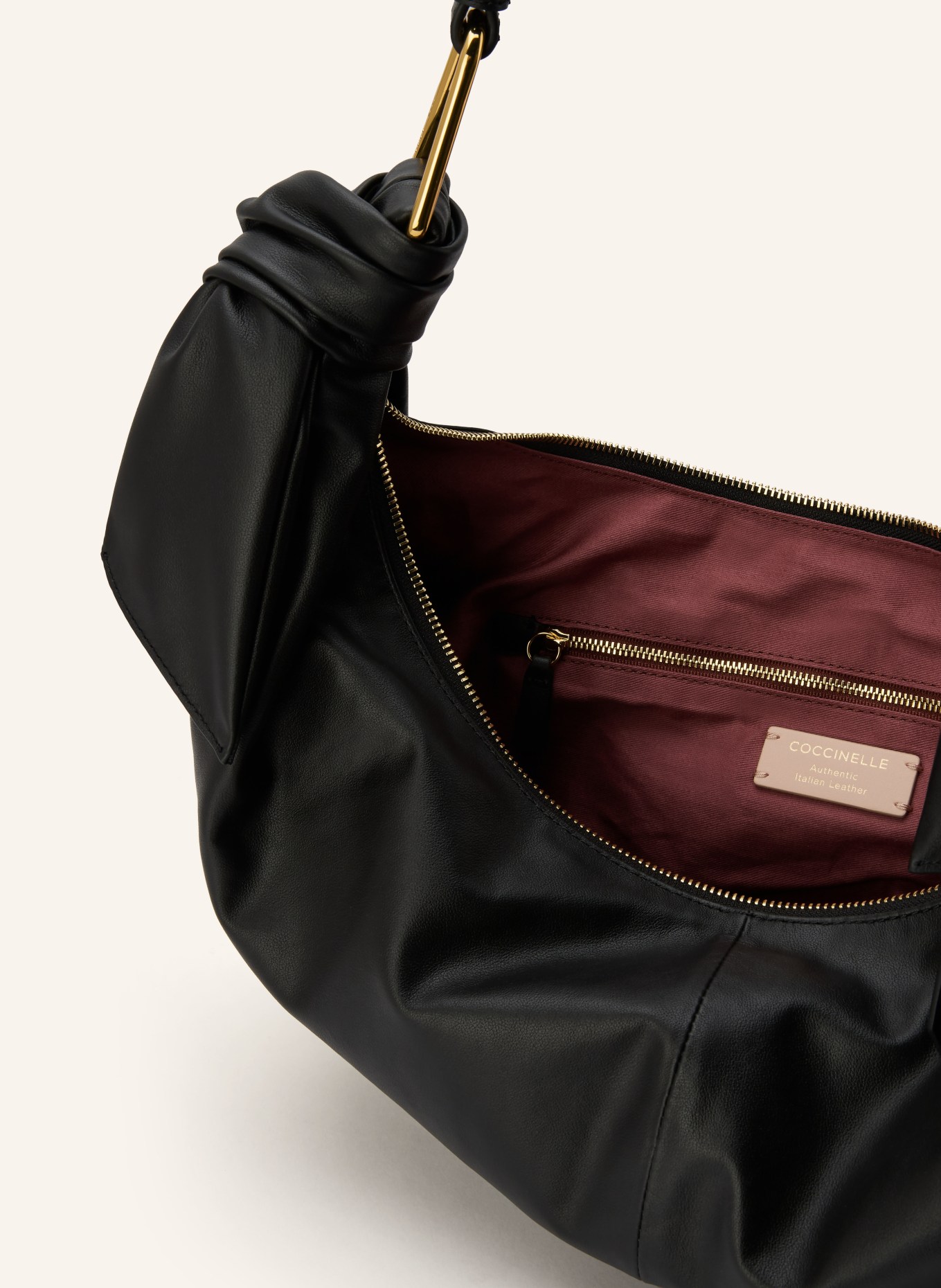 COCCINELLE drawstring bag: BLACK / GOLD