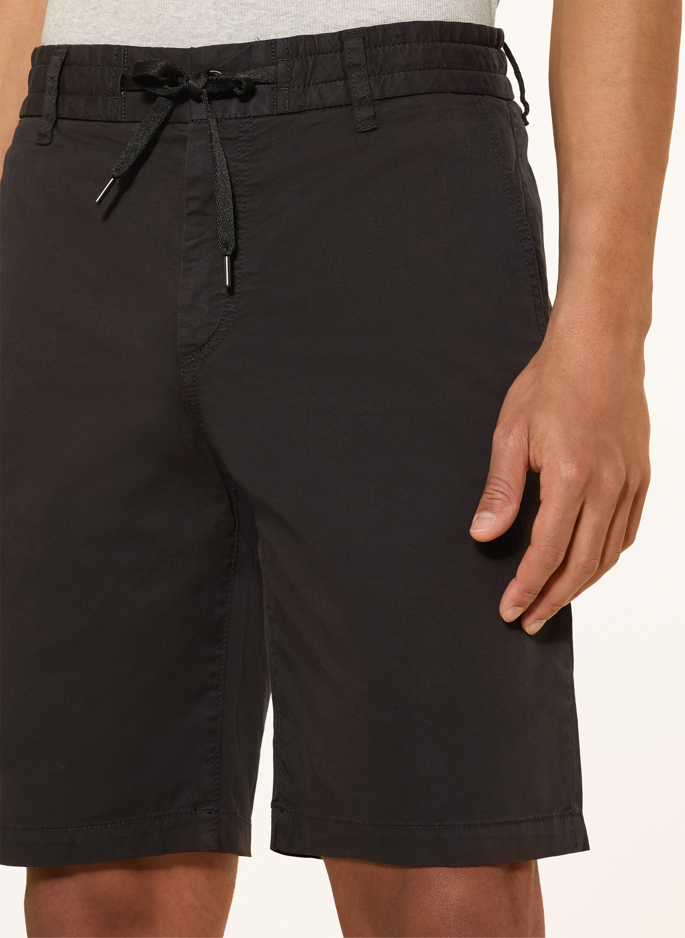 BOSS Chinoshorts Tapered Fit: SCHWARZ