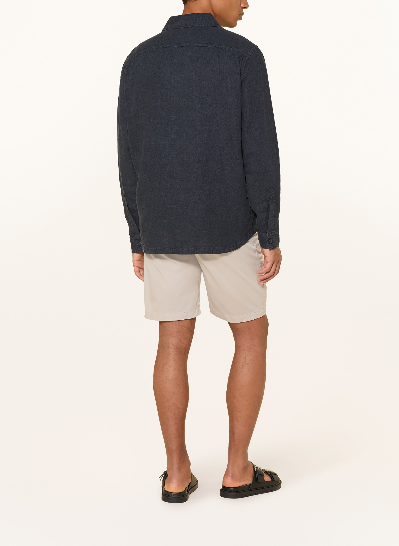 BOSS Chinoshort met taps toelopende pasvorm: LICHTBRUIN