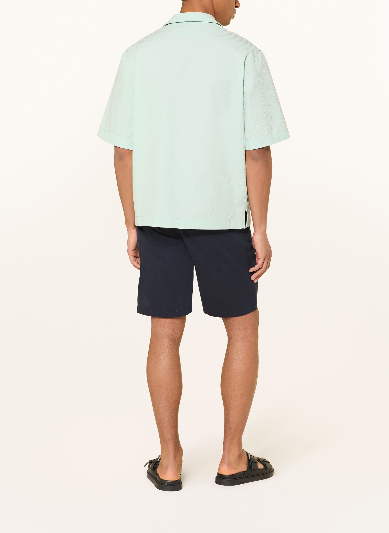 BOSS Chinoshort met taps toelopende pasvorm: DONKERBLAUW