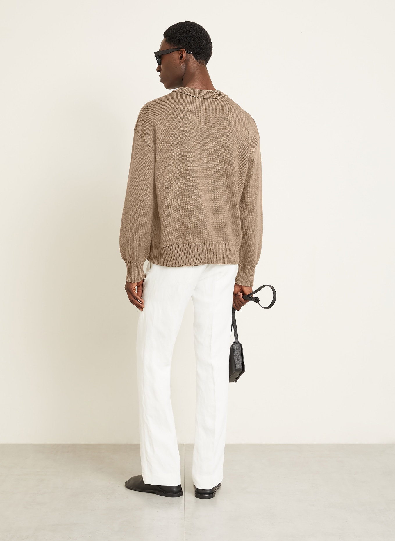 AMI PARIS Pullover: HELLBRAUN / WEISS