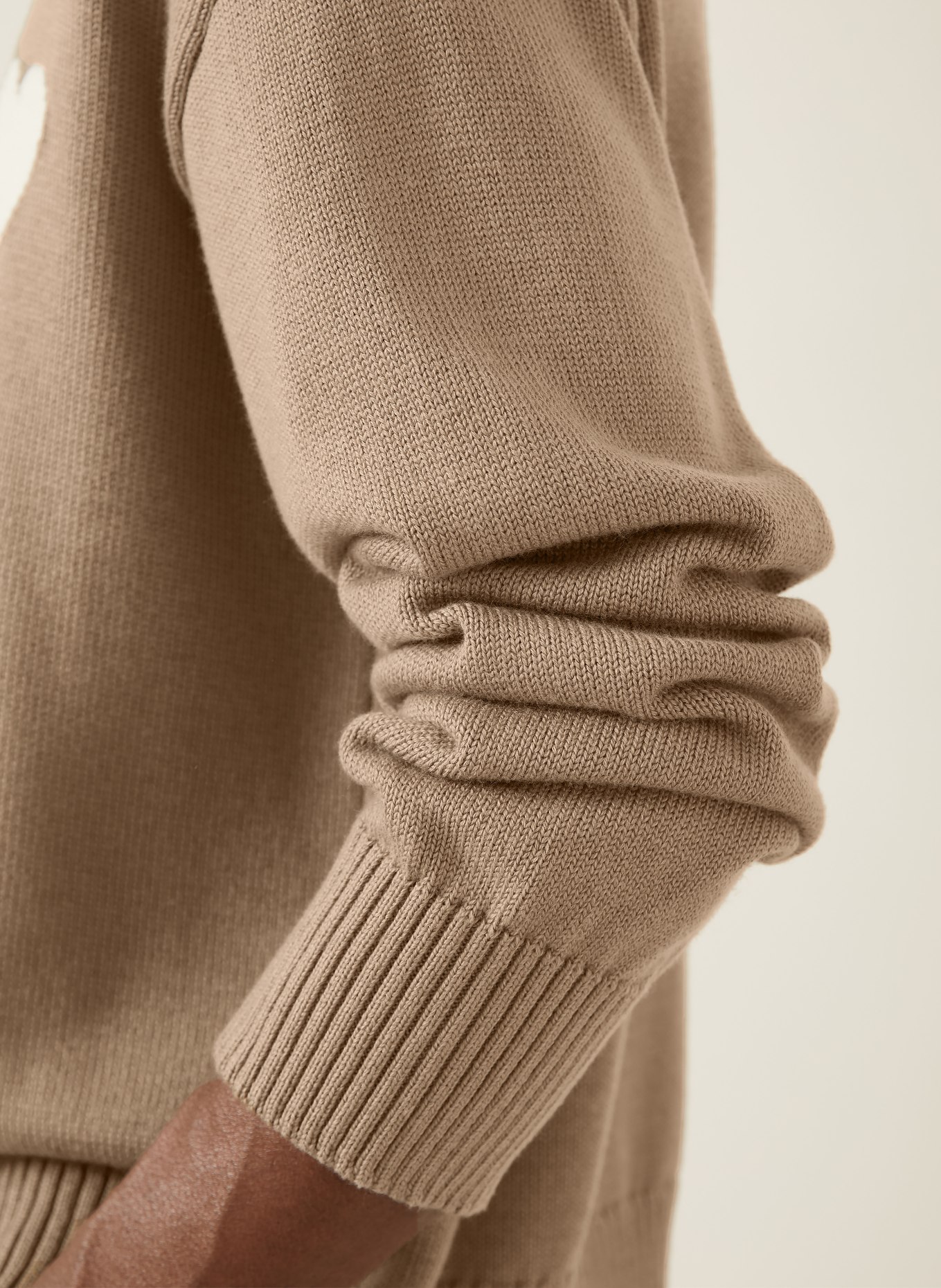 AMI PARIS Pullover: HELLBRAUN / WEISS