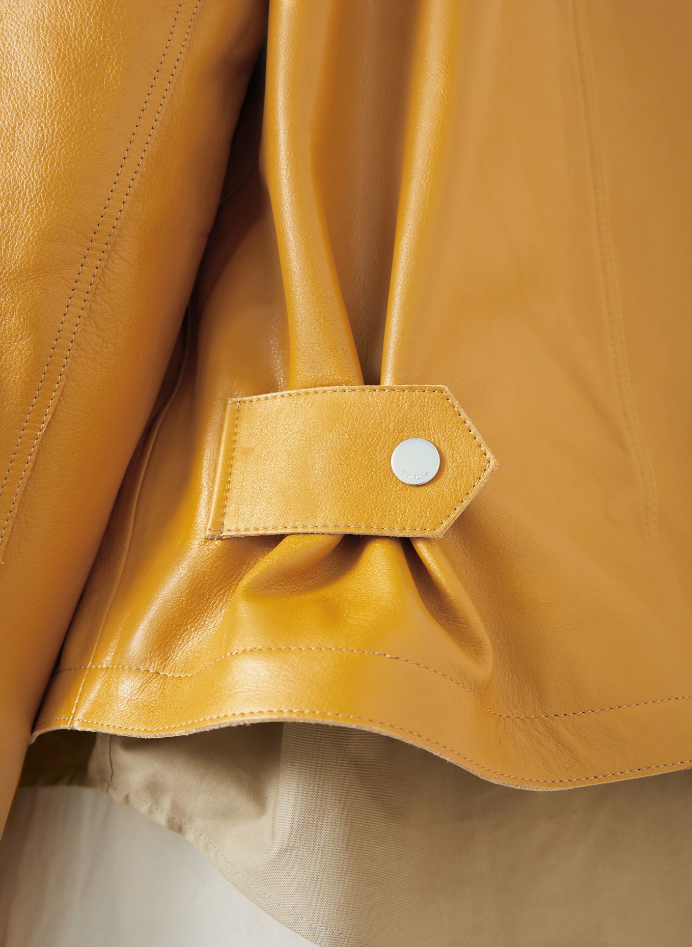 AMI PARIS Schlupfjacke aus Leder: DUNKELGELB