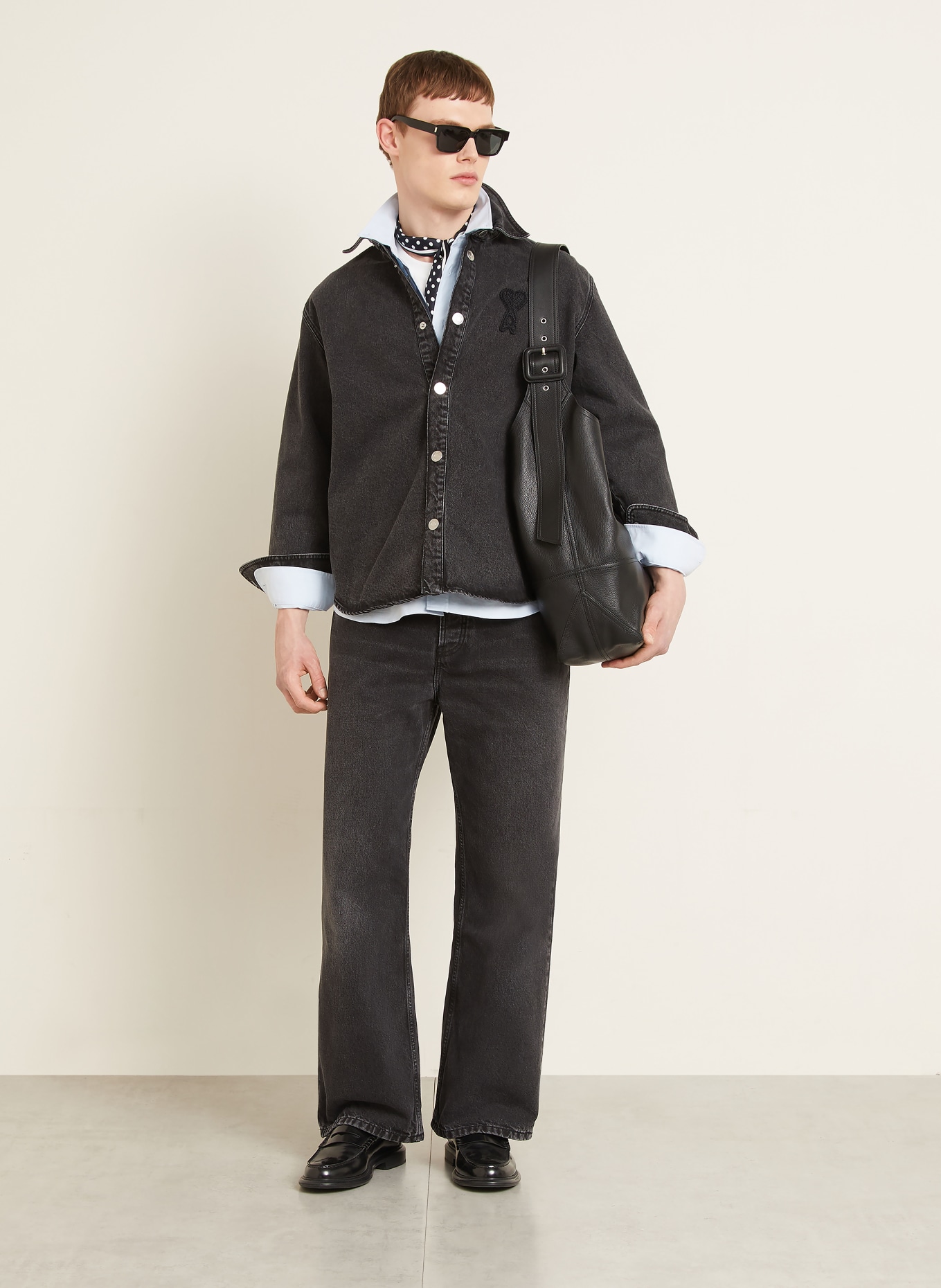 AMI PARIS Jeans met wijde pasvorm: 031 NOIR USED