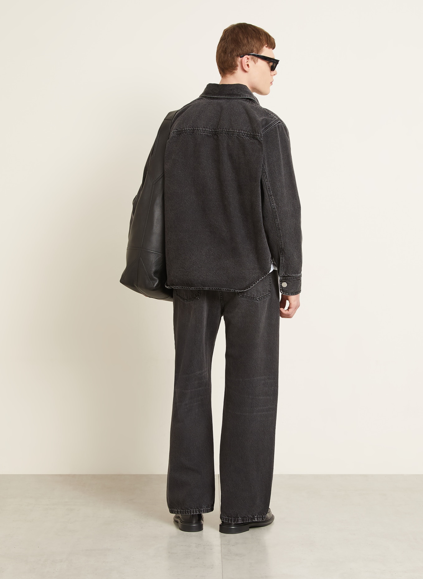 AMI PARIS Jeans met wijde pasvorm: 031 NOIR USED