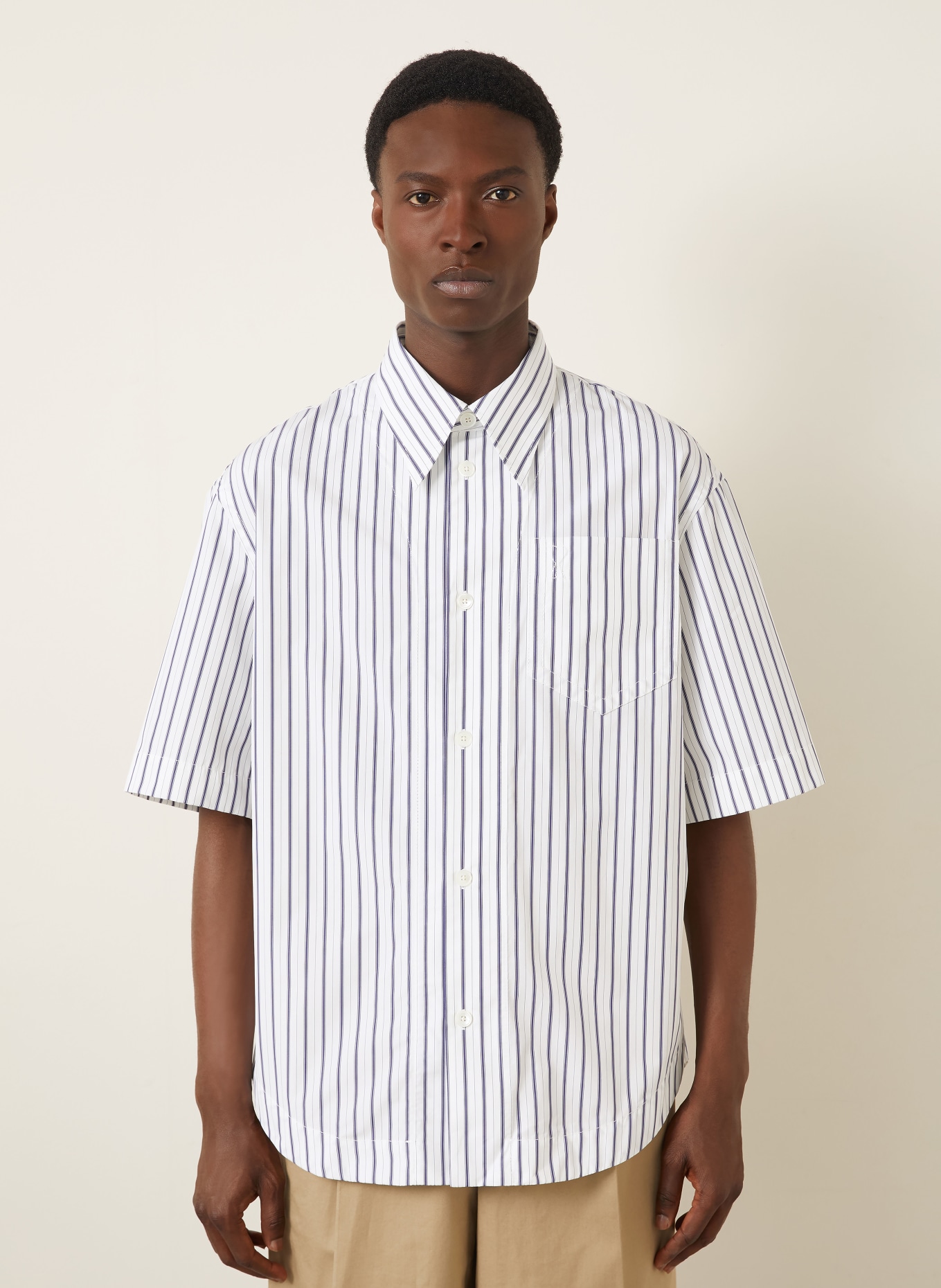 AMI PARIS Overhemd met korte mouwen, Comfort Fit: WIT / DONKERBLAUW