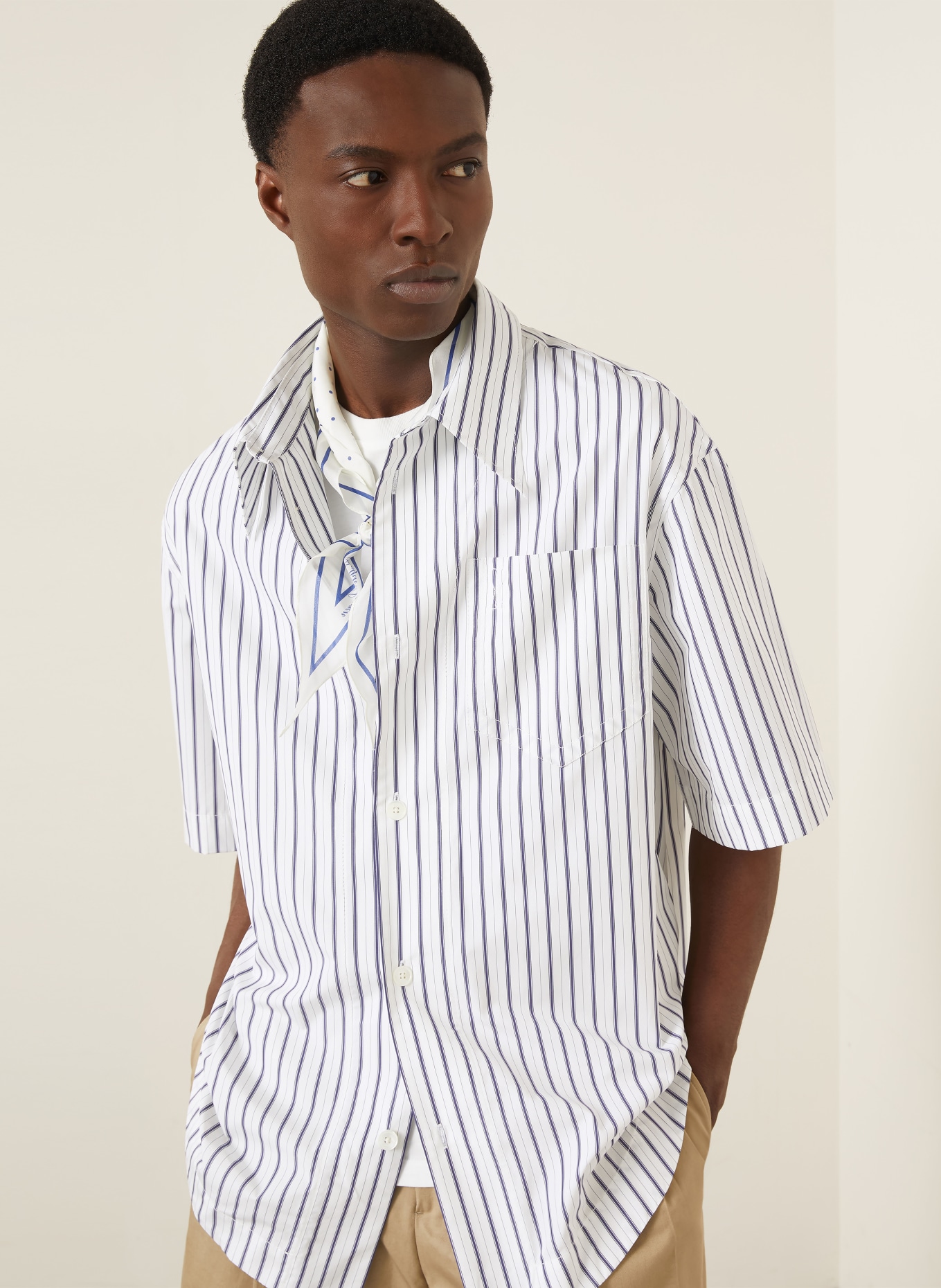 AMI PARIS Overhemd met korte mouwen, Comfort Fit: WIT / DONKERBLAUW