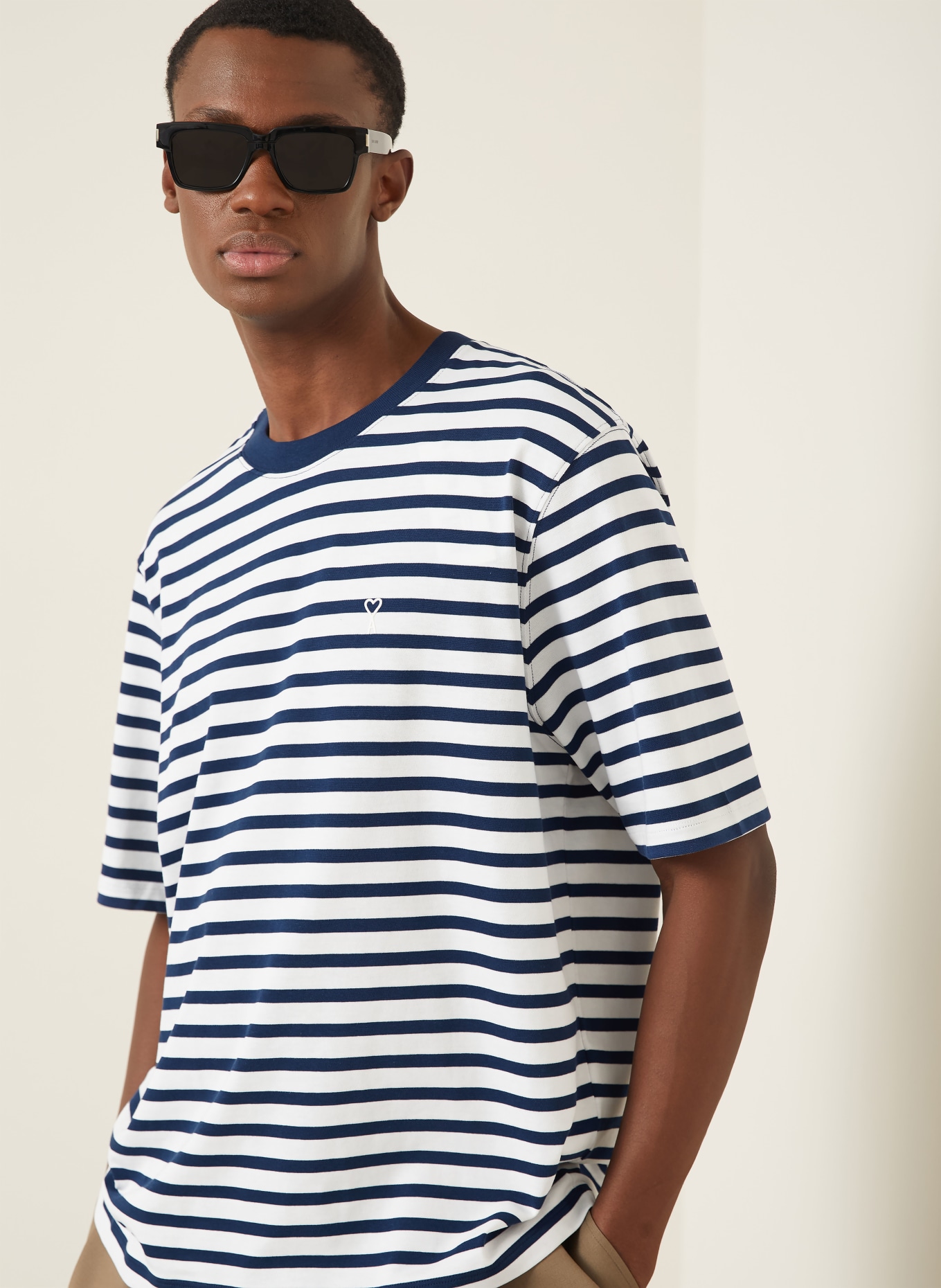 AMI PARIS T-shirt: WHITE / DARK BLUE