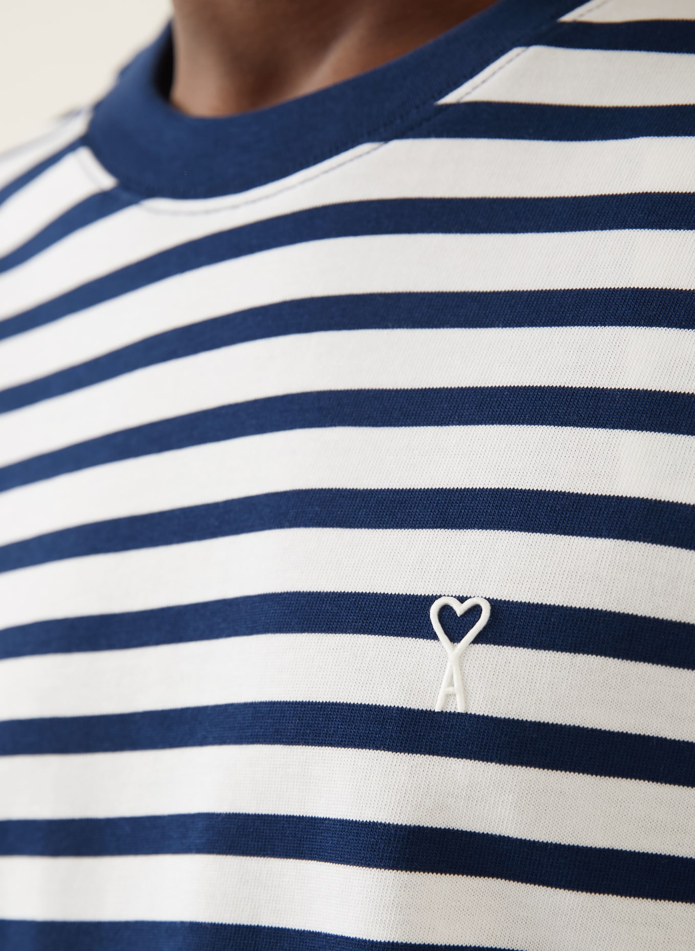 AMI PARIS T-shirt: WHITE / DARK BLUE