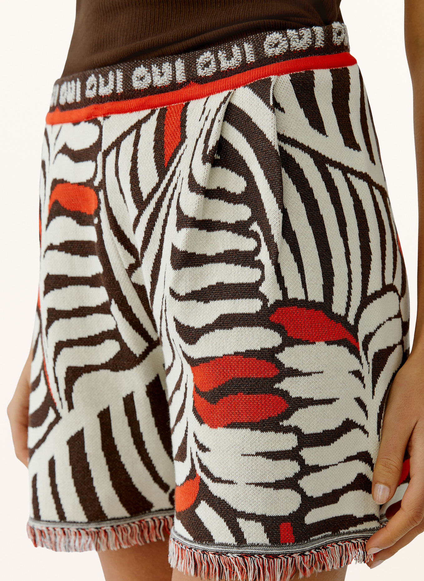 oui Shorts with glitter thread: BROWN / CREAM / RED
