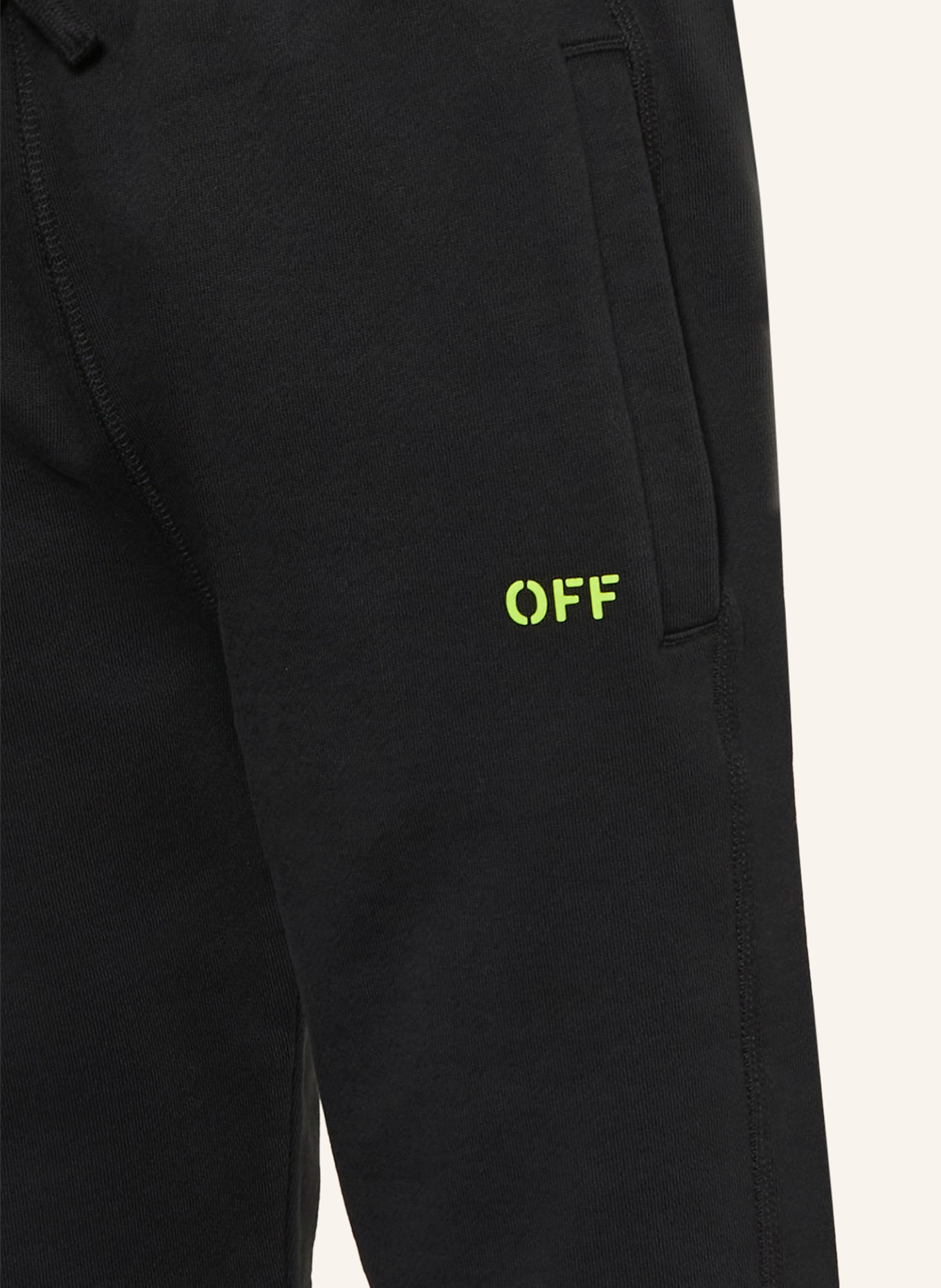 Off-White Sweatshorts: ZWART / NEONGROEN
