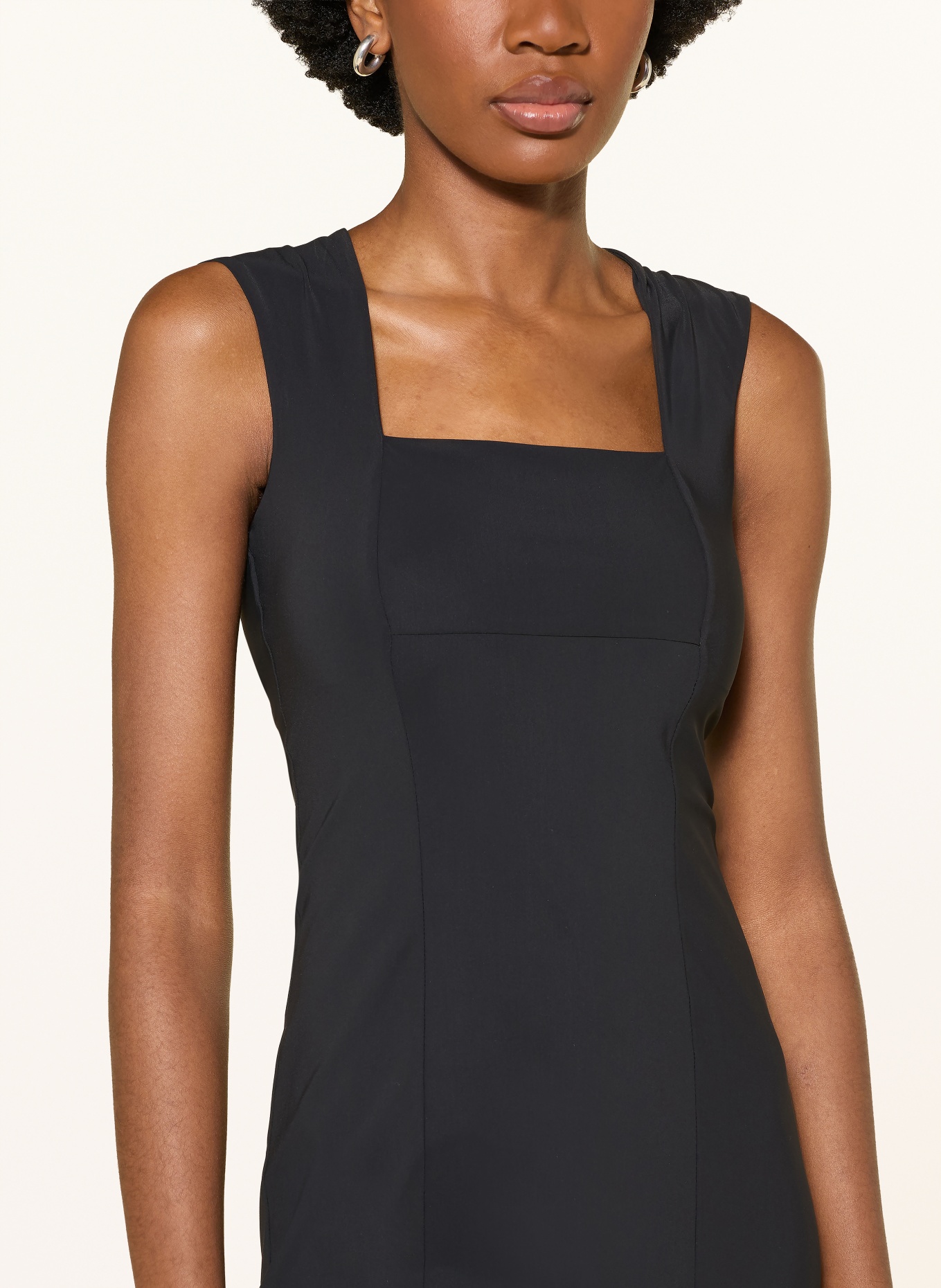 PATRIZIA PEPE jerseyové šaty: ČERNÁ