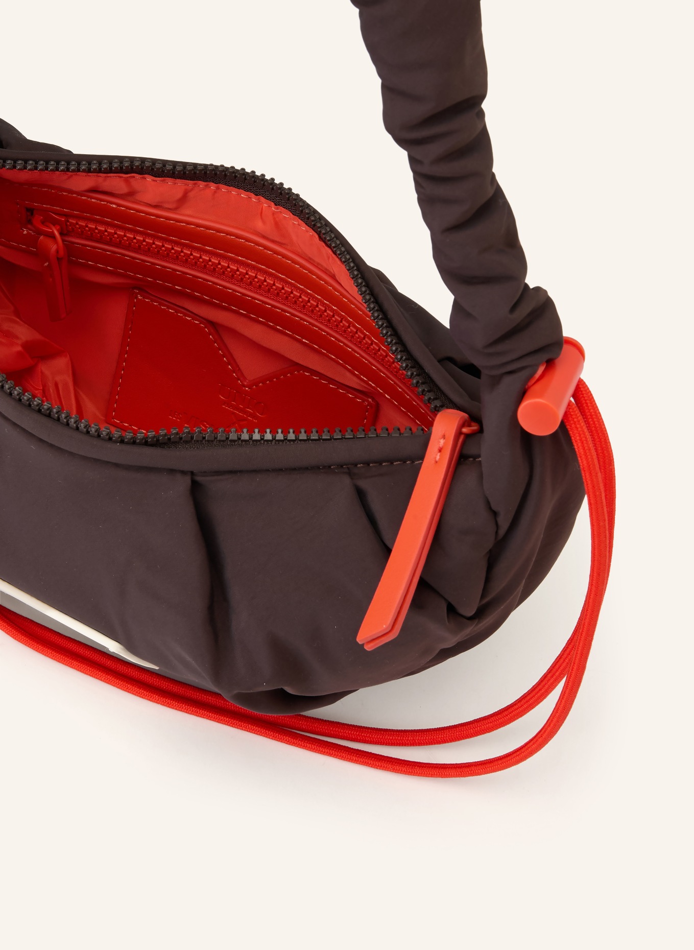 UNIO Sac à bandoulière VANCOUVER SMALL: MARRON FONCÉ