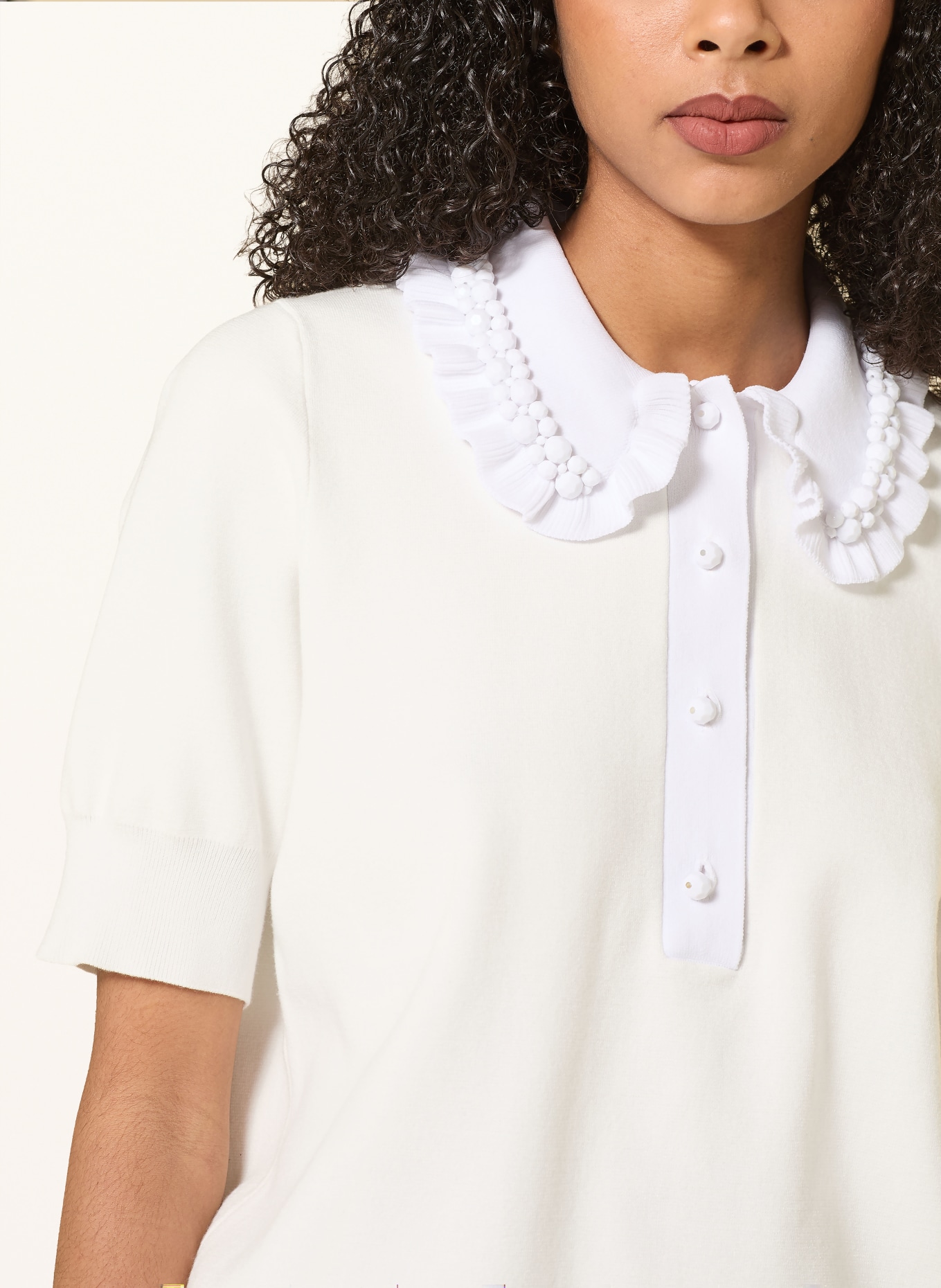 ESSENTIEL ANTWERP Polo en maille JEWELRY avec pierres précieuses et volants: ÉCRU / BLANC