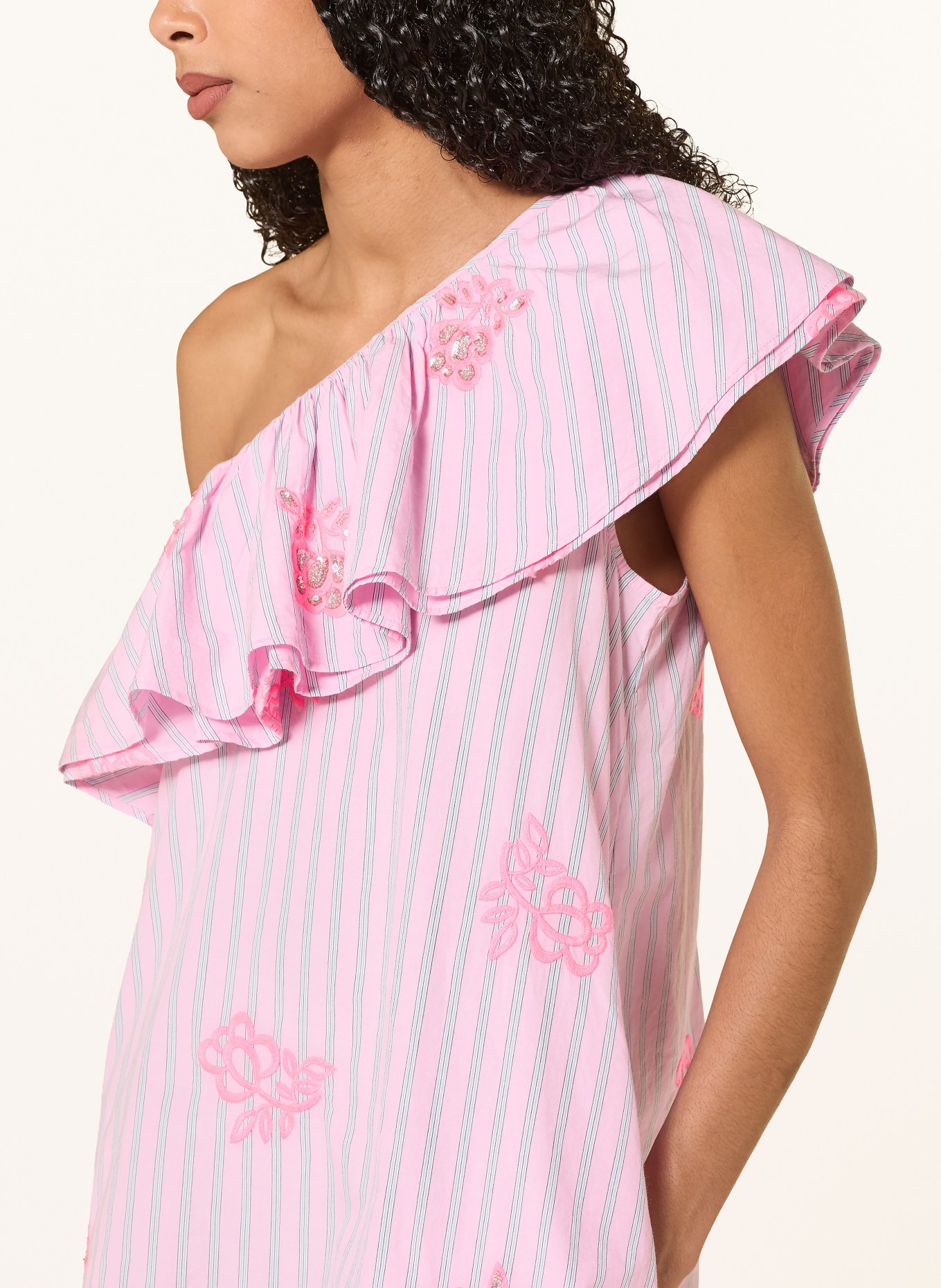 ESSENTIEL ANTWERP One-Shoulder-Kleid JUSJUS mit Schmucksteinen und Pailletten: PINK / NEONPINK / HELLBLAU