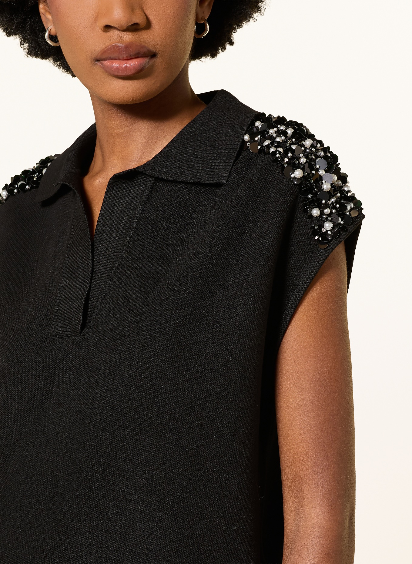 ESSENTIEL ANTWERP Polo en maille JOLINE avec paillettes et pierres décoratives: NOIR / BLANC