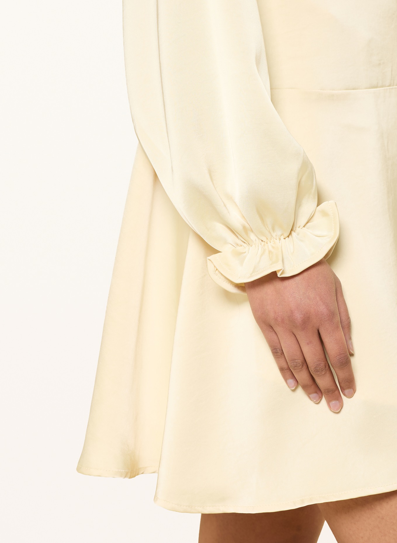 NEO NOIR Wickelkleid COLBIE aus Satin: HELLGELB