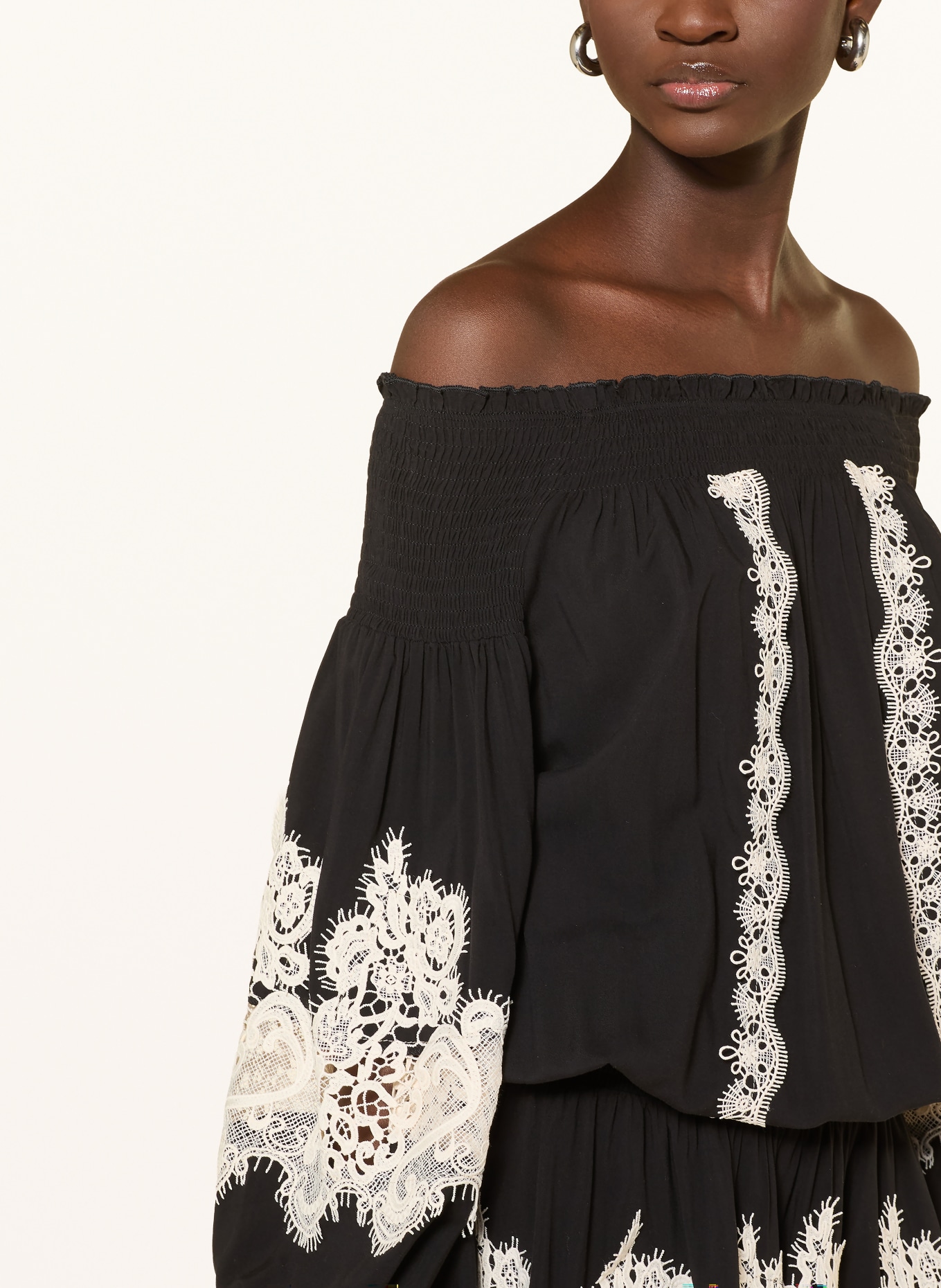 MISS JUNE LAUREL off-shoulder dress with lace: BLACK / ECRU